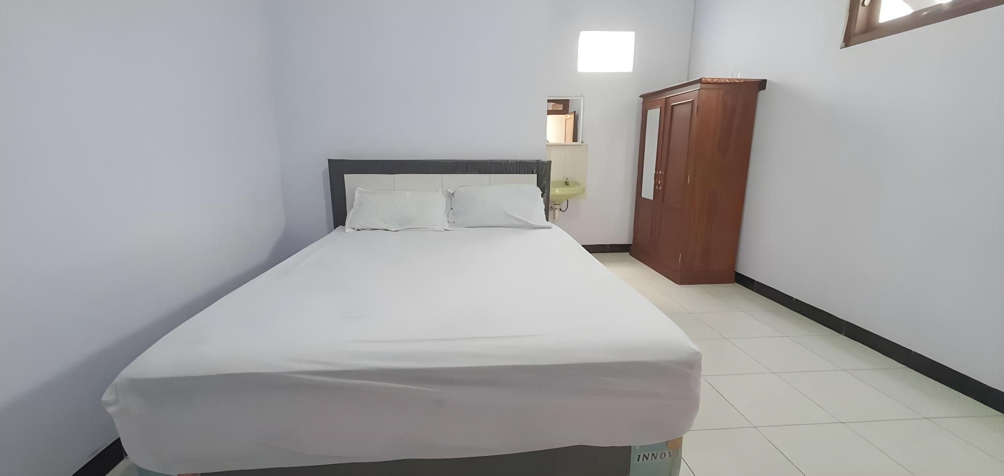 Angrumba Family Homestay near RSUD Caruban Mitra RedDoorz Promotion Room 2