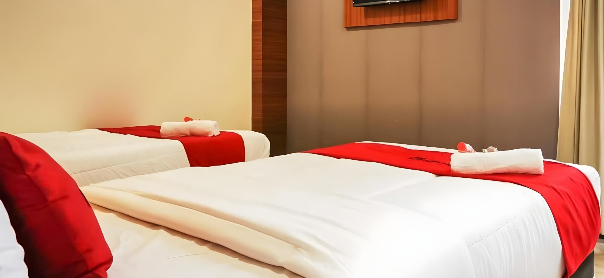 RedDoorz Plus @ Taman Madiun Twin Room