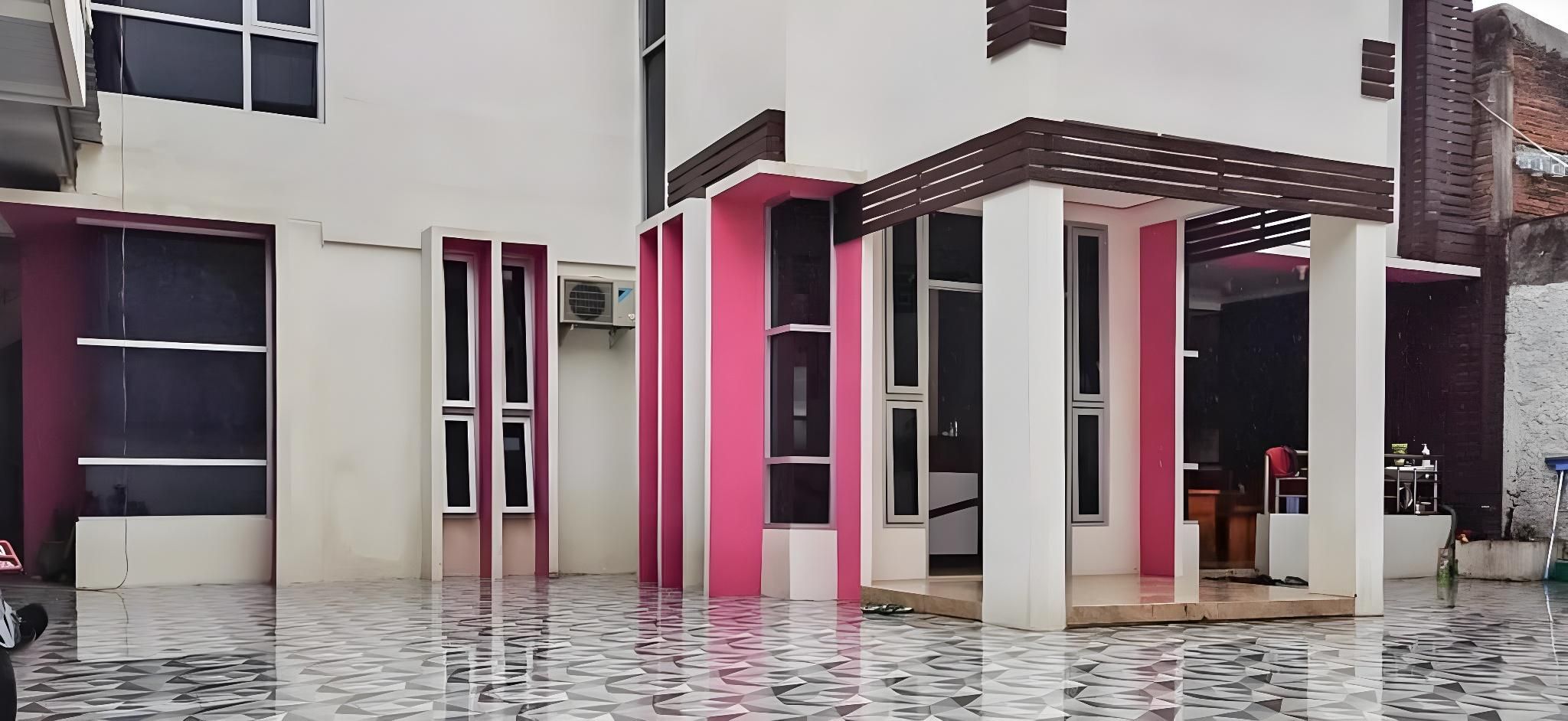 RedDoorz Plus @ Taman Madiun