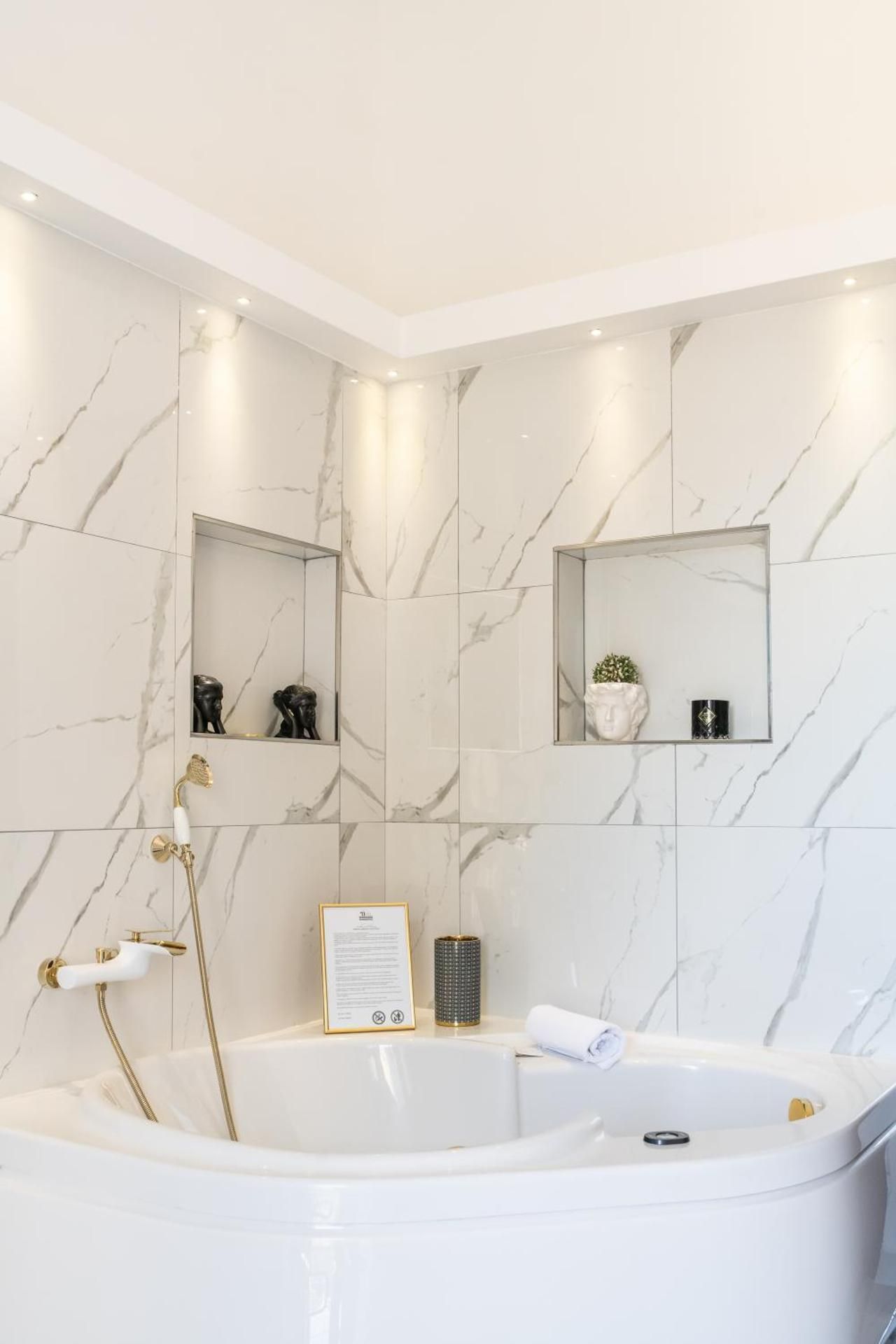 King Room with Spa Bath