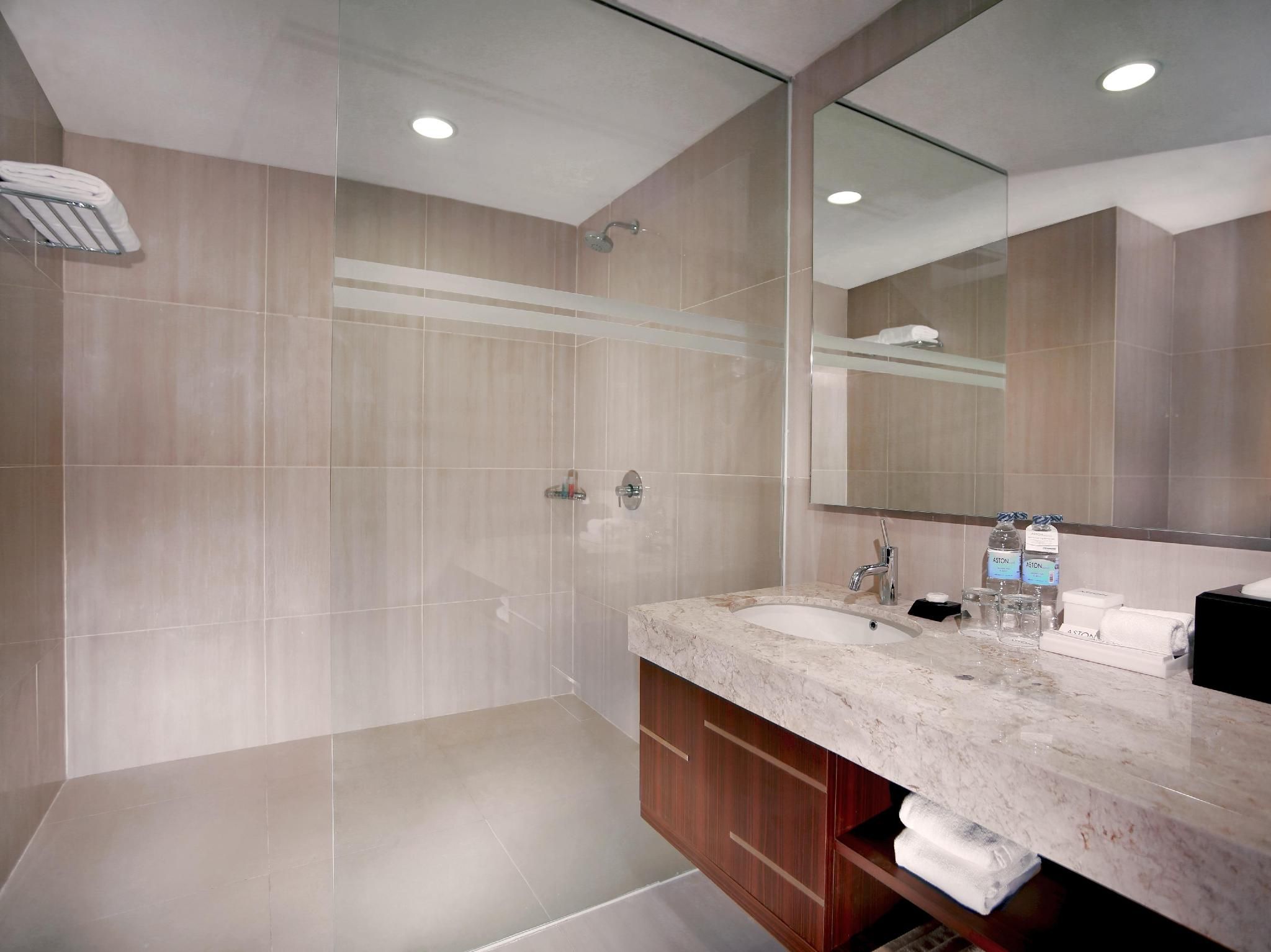 Aston Madiun Hotel and Conference Center Deluxe Room 3