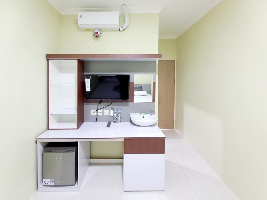 Sky In Homestay Syariah near RSUD Sogaten Mitra RedDoorz Twin Room 3