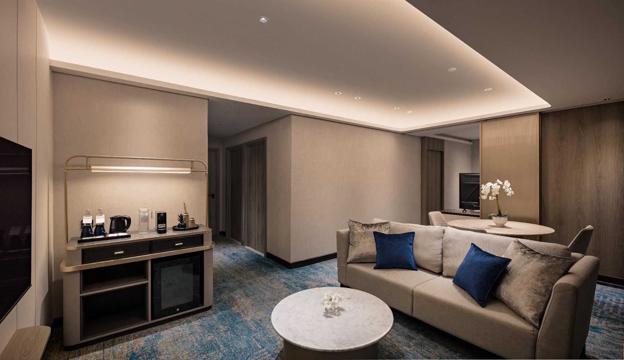 Mercure Madiun Suite - 1 King Bed 3