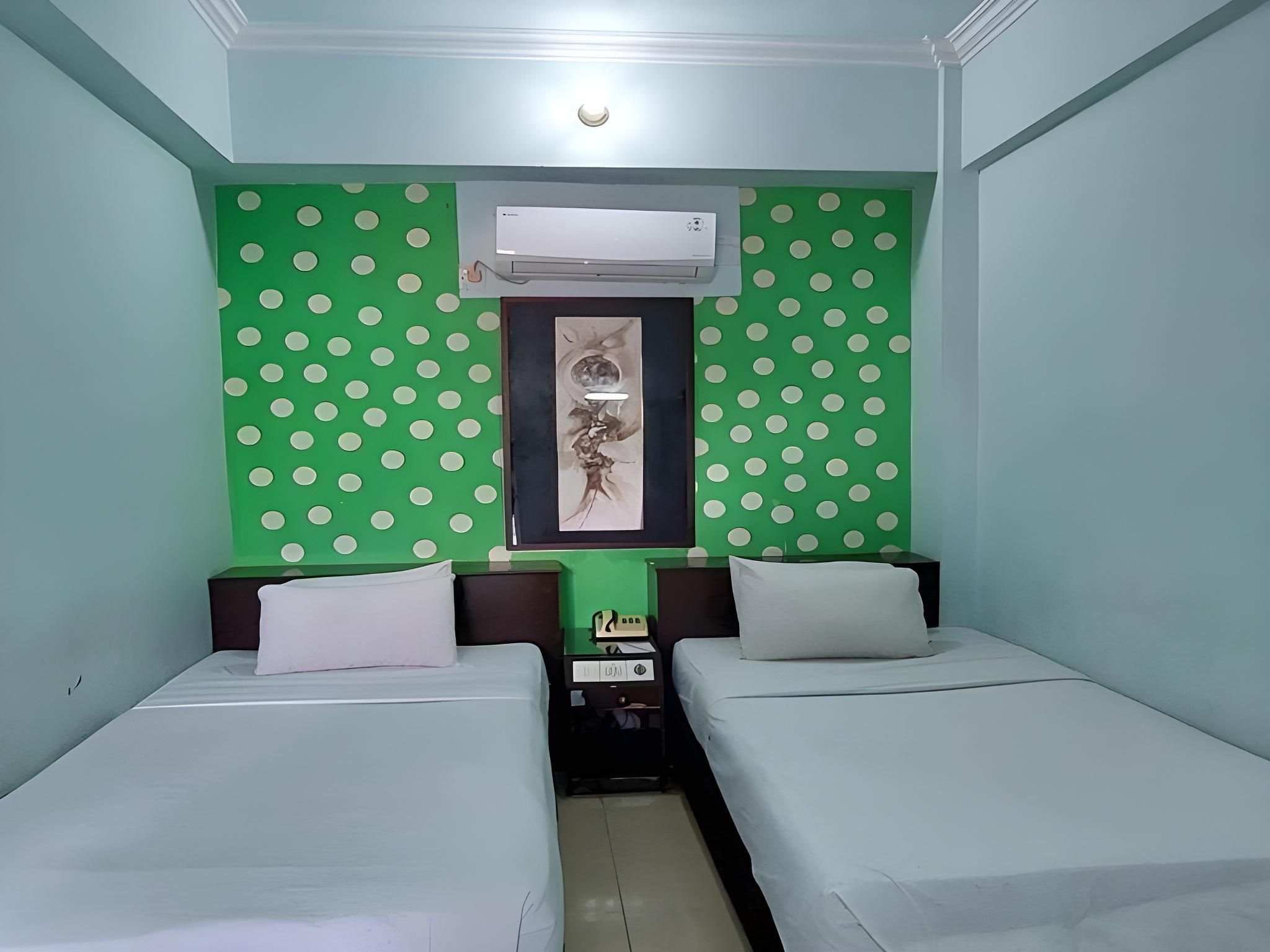 Hotel Merdeka Standard Room Twin