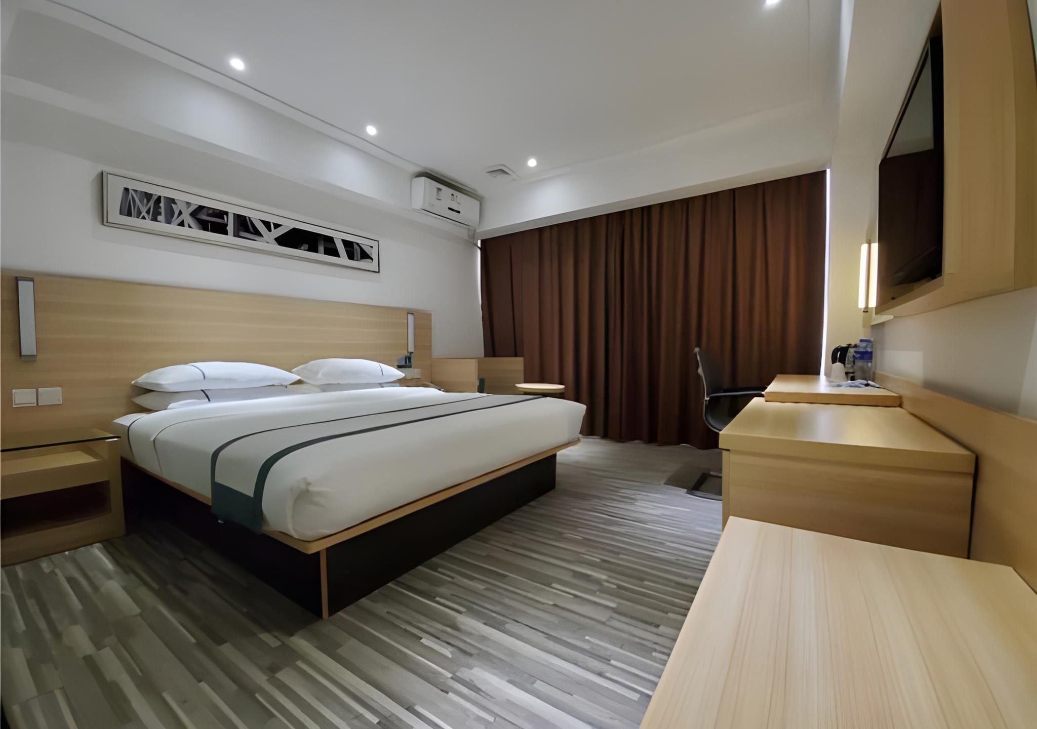 Business Queen Room
