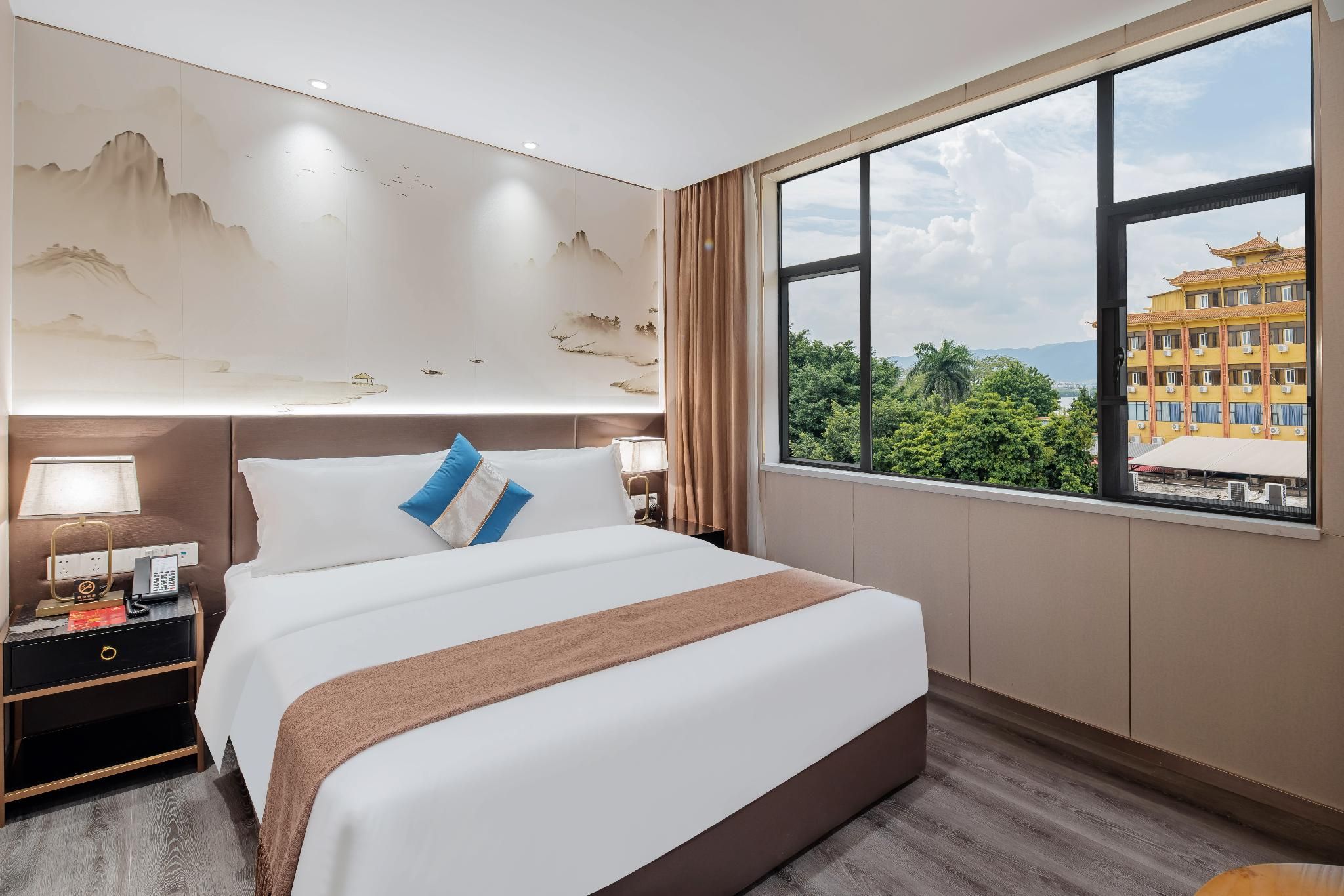 Business Suite Room