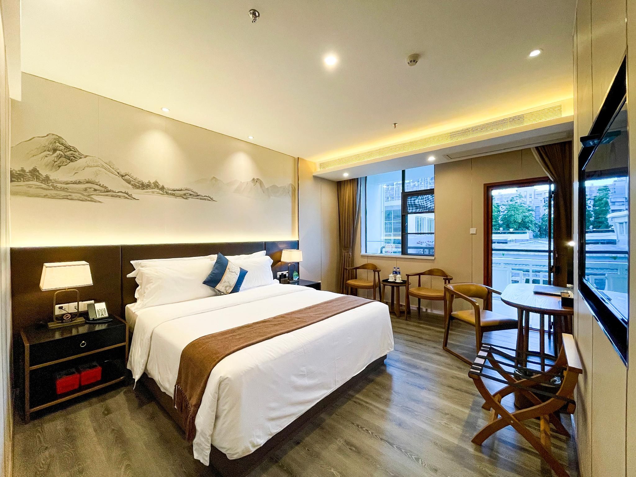 Queen Room with View