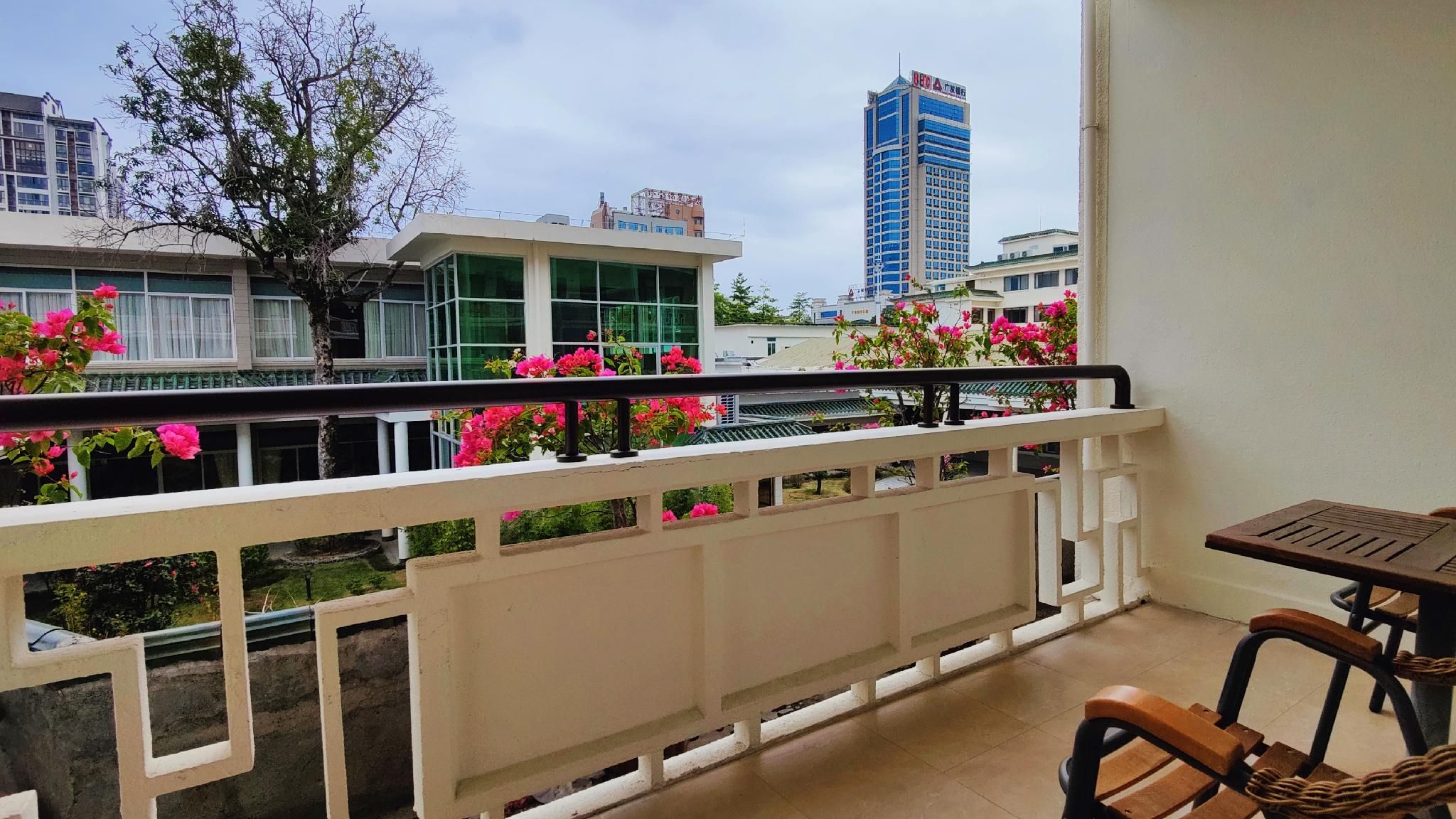 Queen Room with View