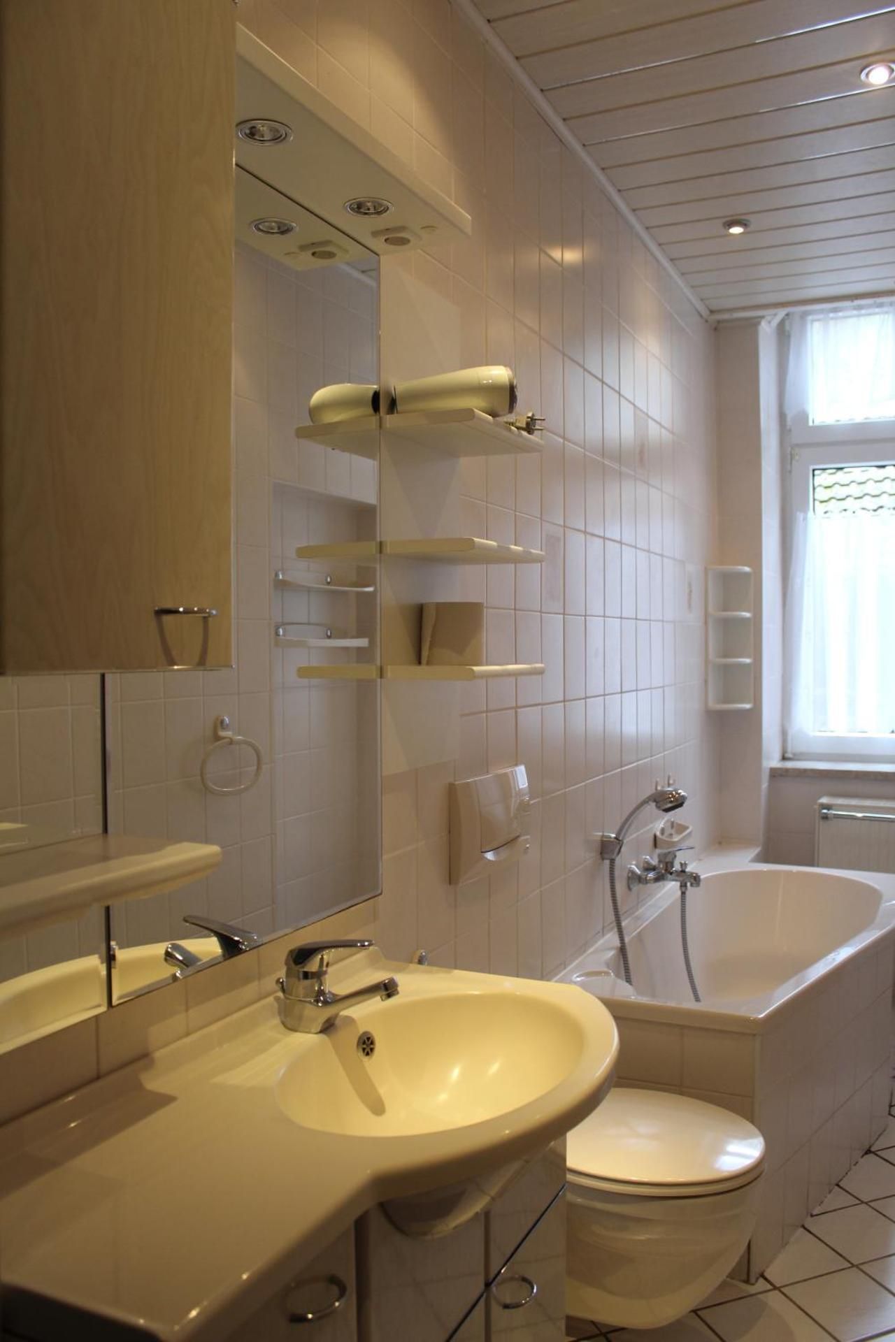 Basic Triple Room with Shared Bathroom