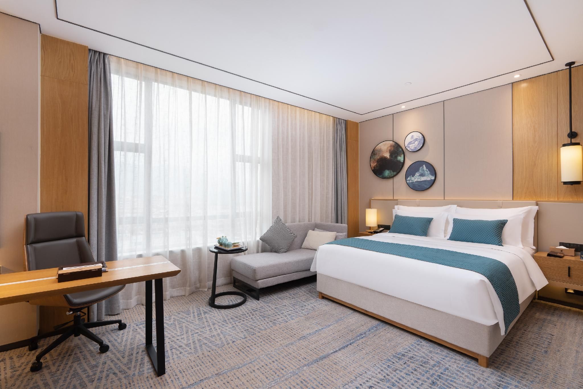 Rezen - Select Light Luxury 1 Bed Room