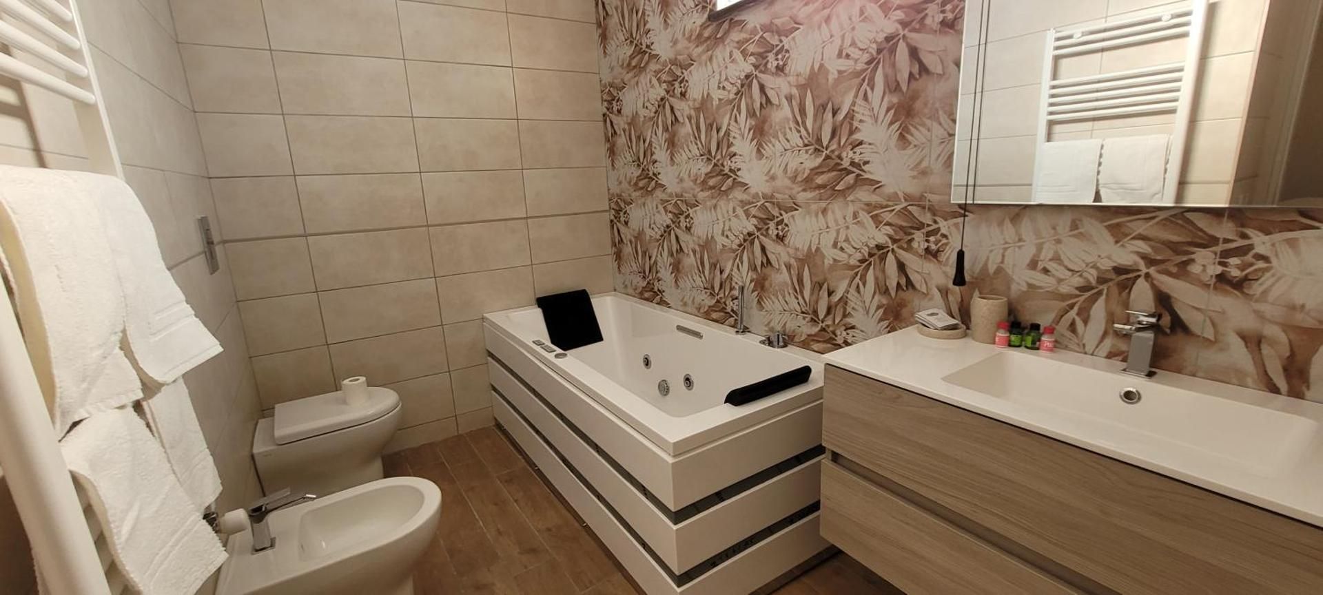 King Room with Spa Bath