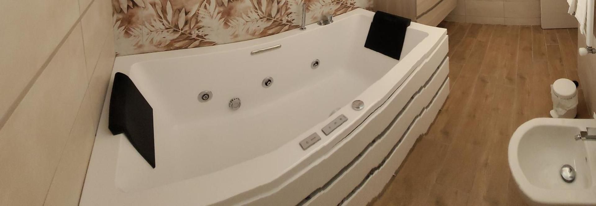 King Room with Spa Bath