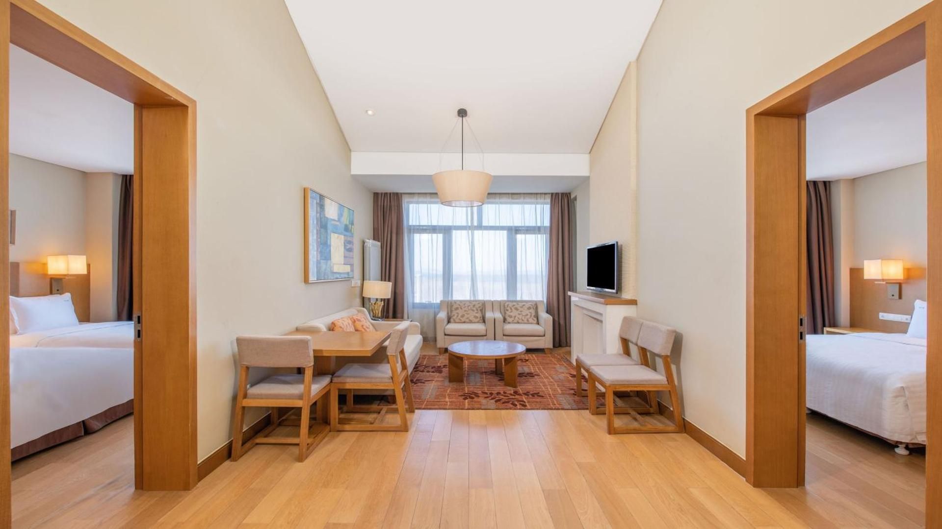 Wanda - Two Bedroom Suite with 2 Twin and 1 King Bed