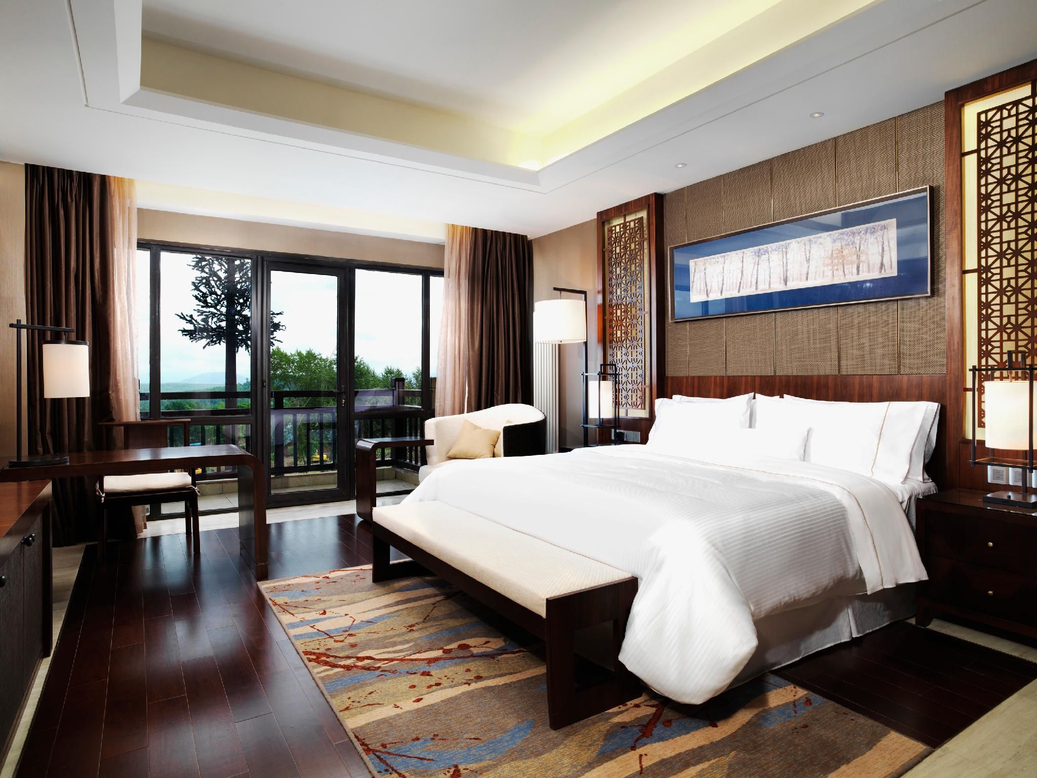 Executive level, Guest room, 1 King, 3rd - 5th floor