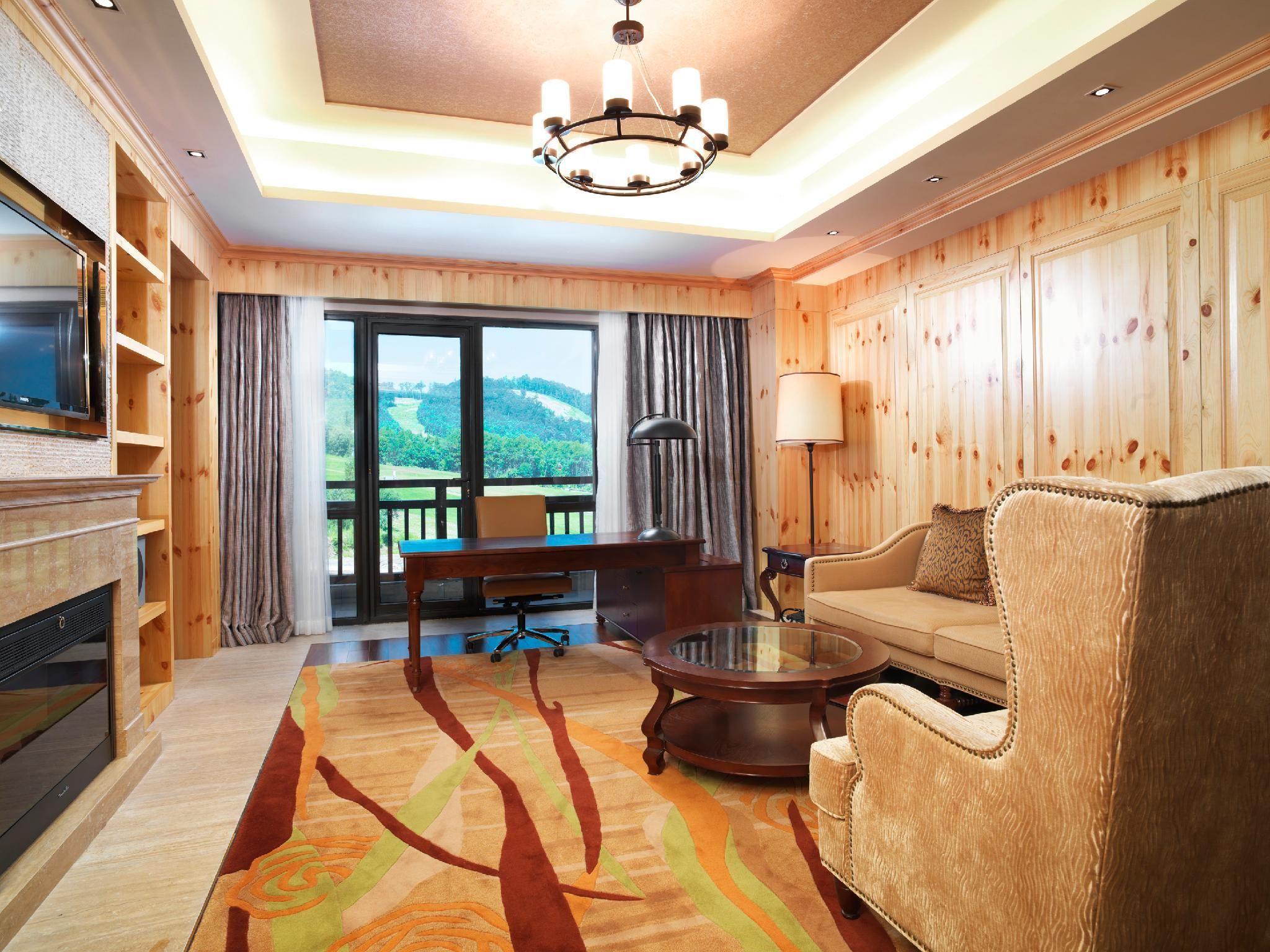 Executive level, 1 Bedroom Suite, 1 King