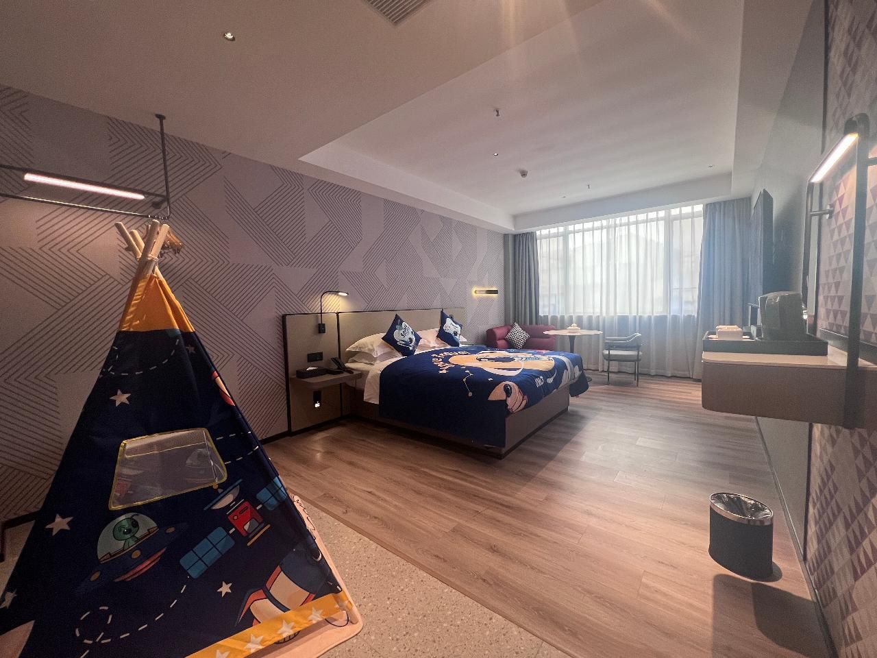 Dossen - Deluxe Family Room
