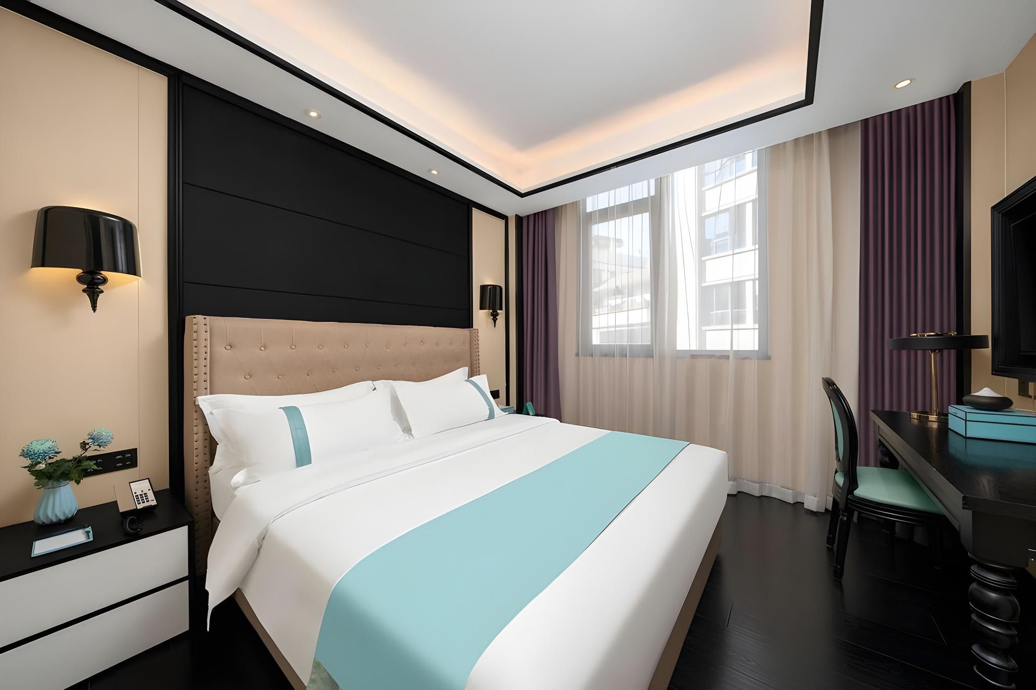 Xana - Elegant Room