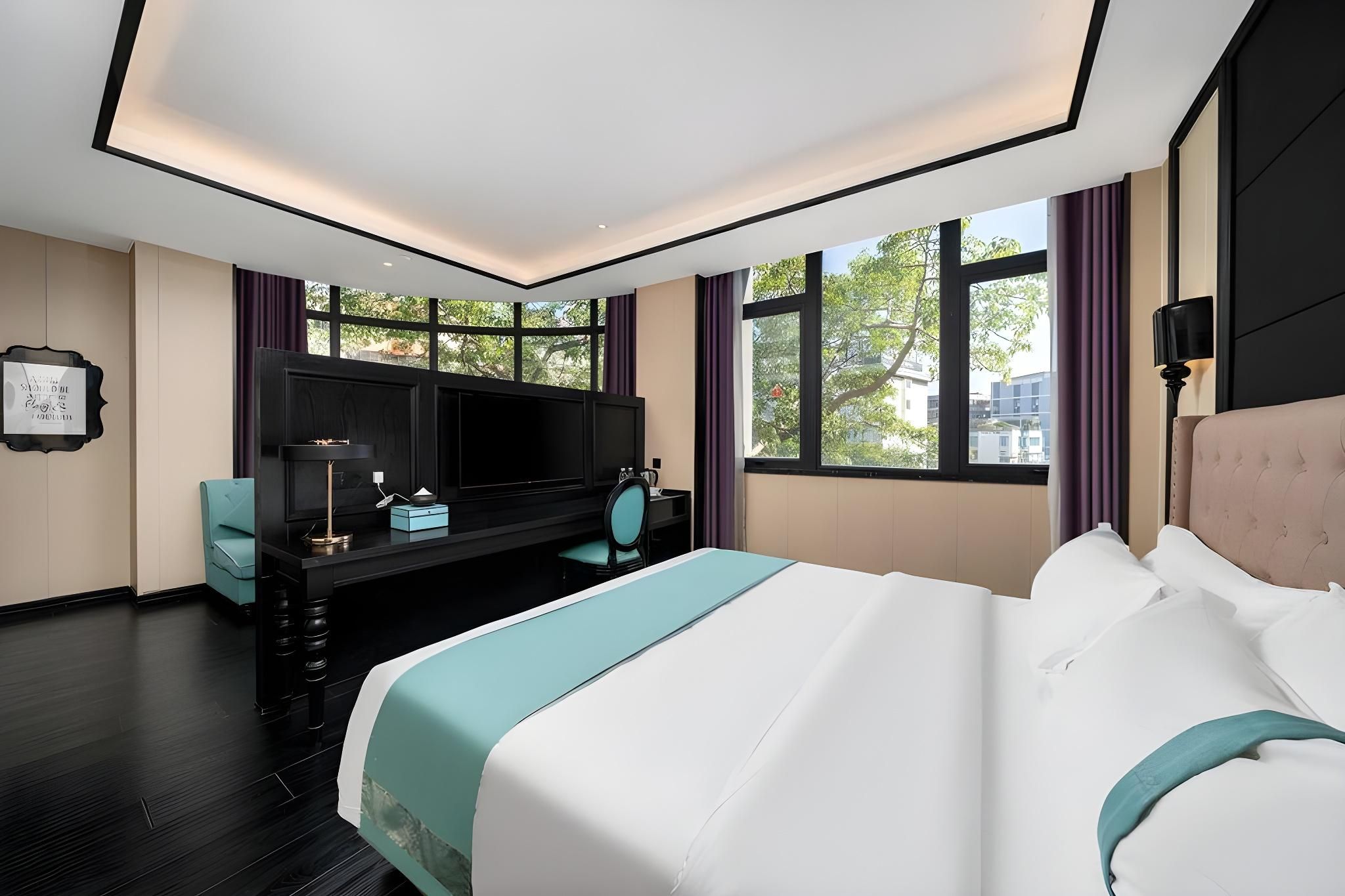 Xana -Romantic Bed Room