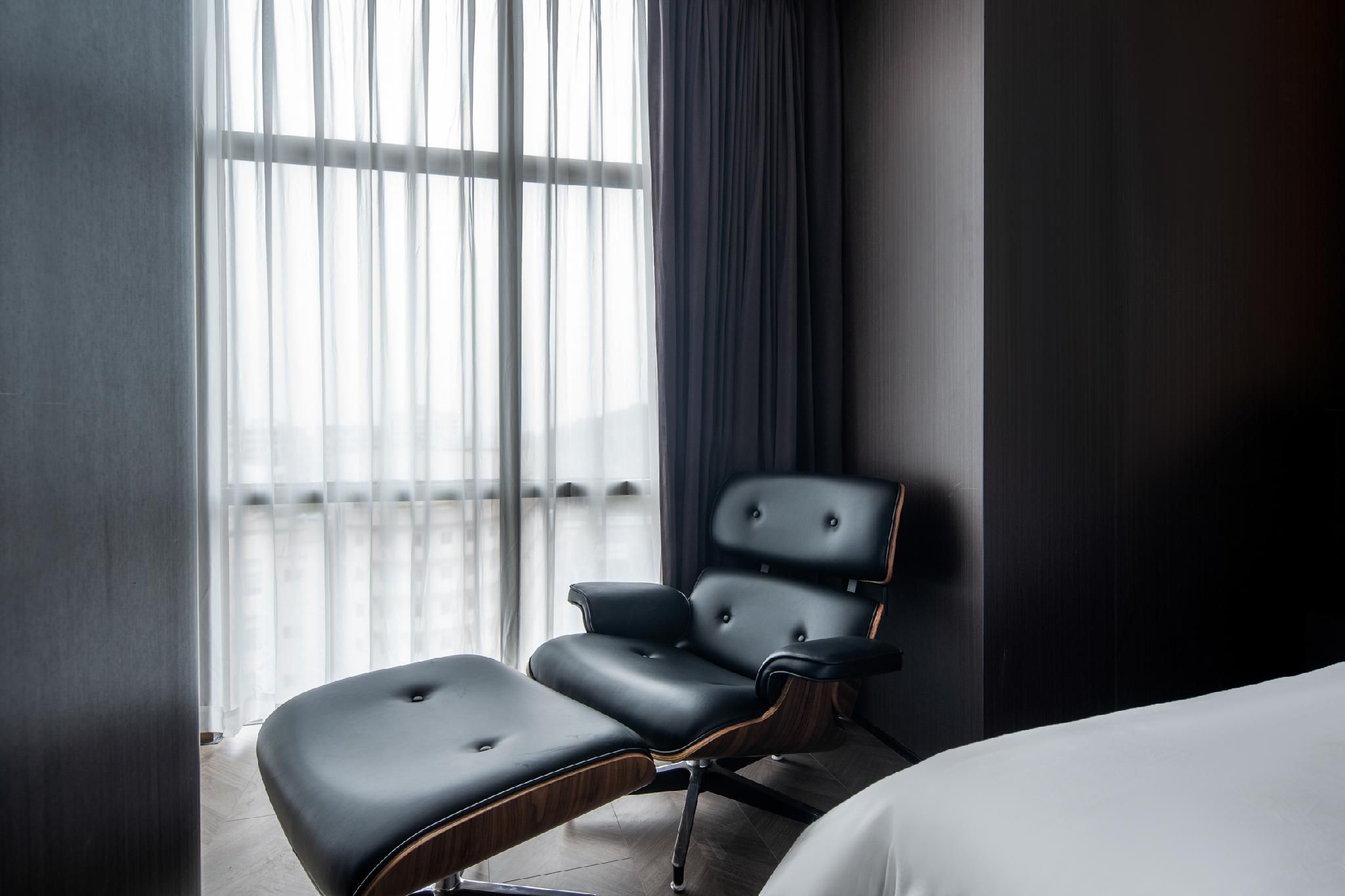 Queen Room with View