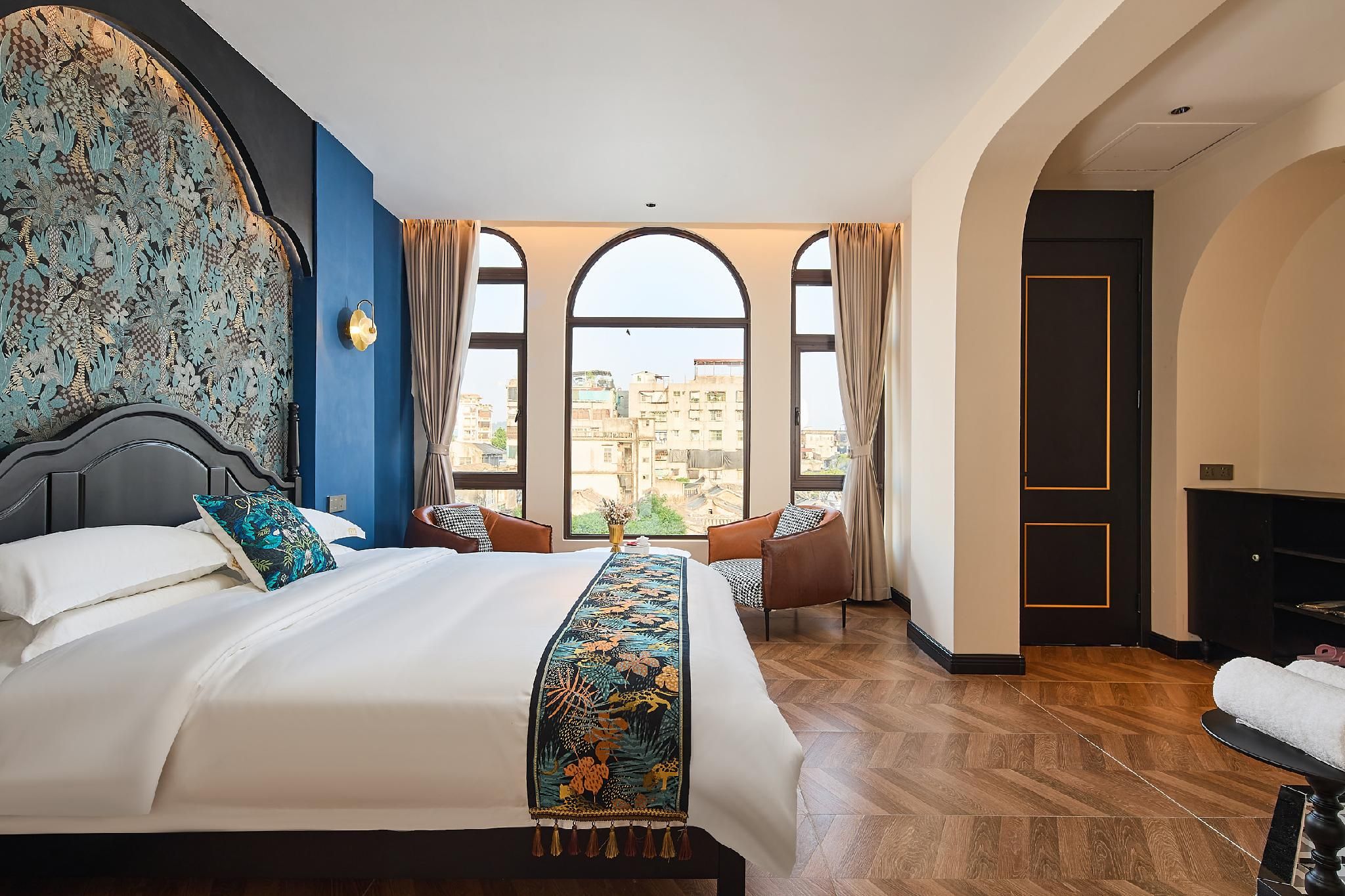 Huazhu - Room With Bed