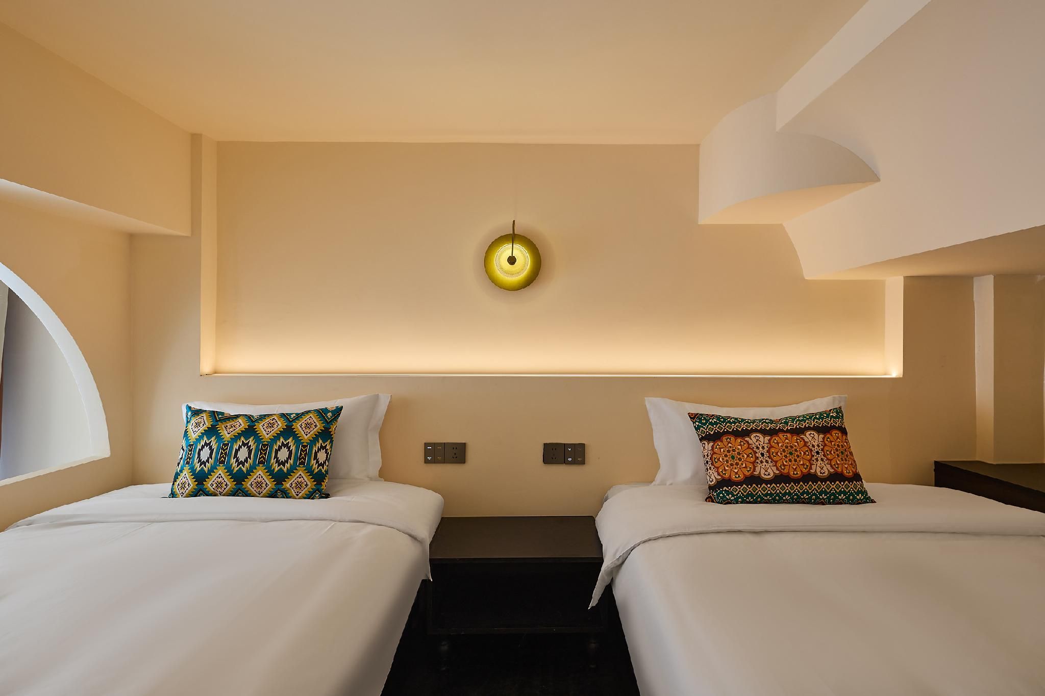 Quintuple Room