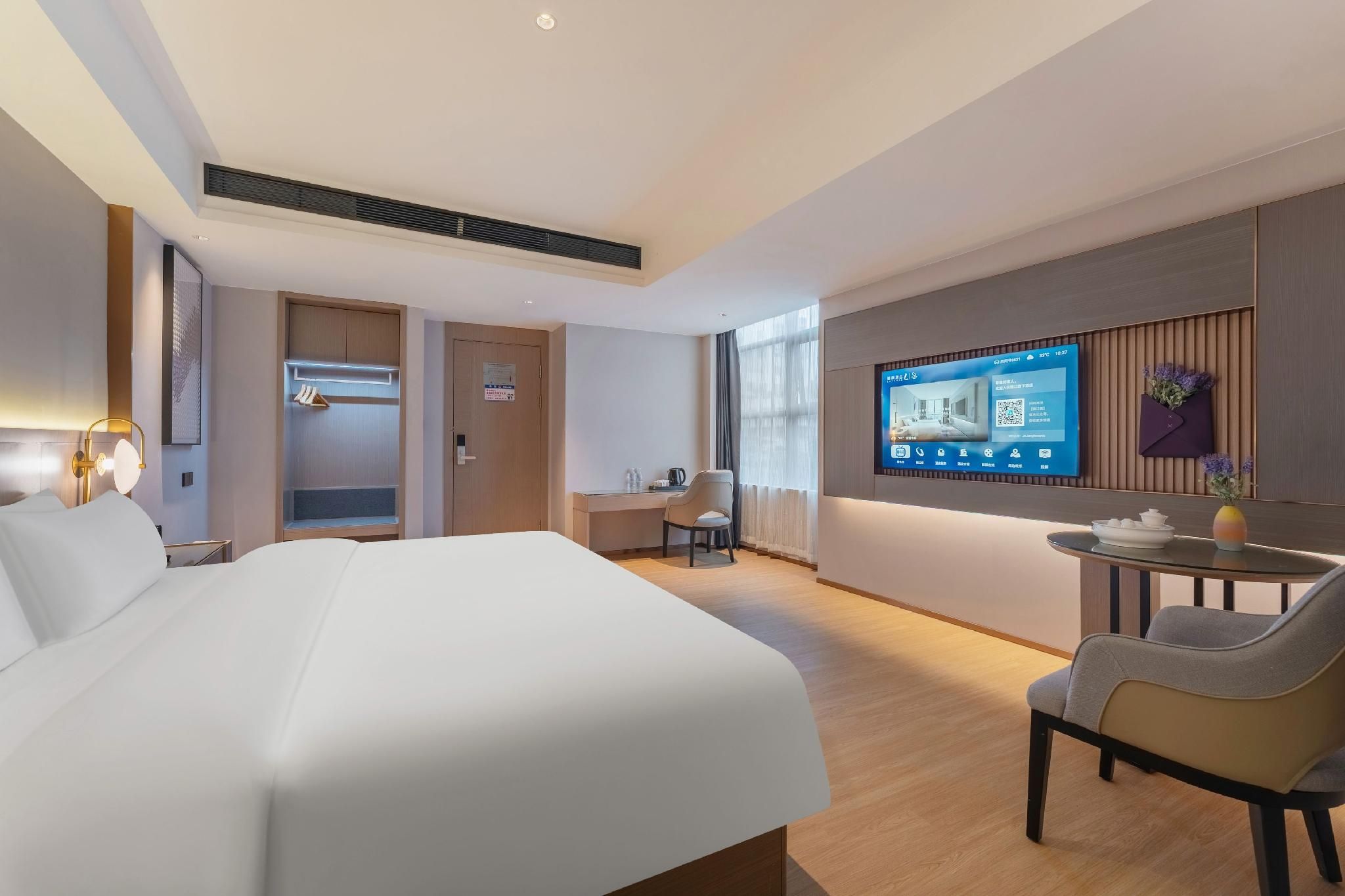 Business Queen Room