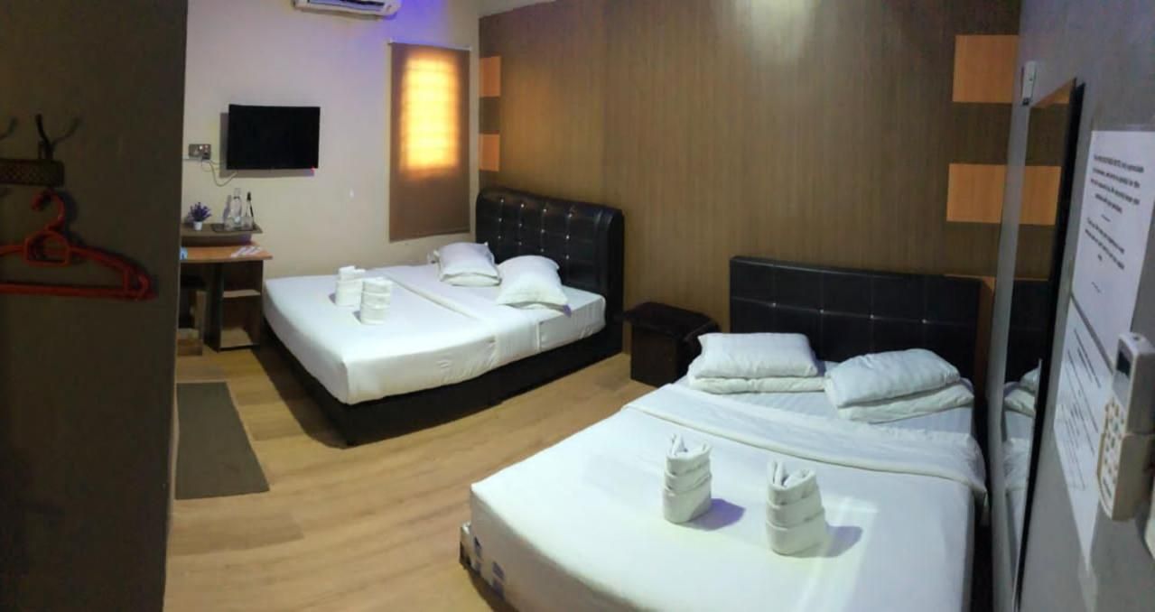 Le Deon Hotel Triple - 1 Queen 1 Single 2