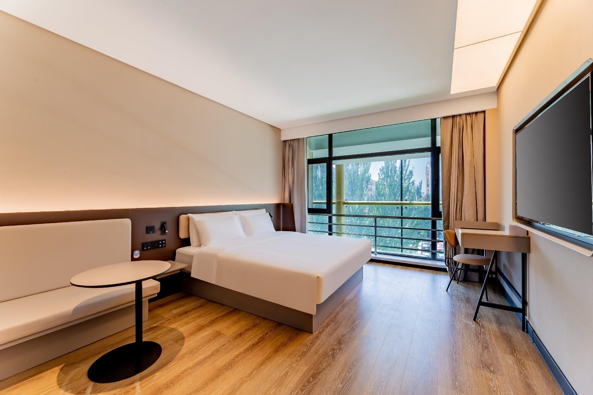 Business Queen Bed Room