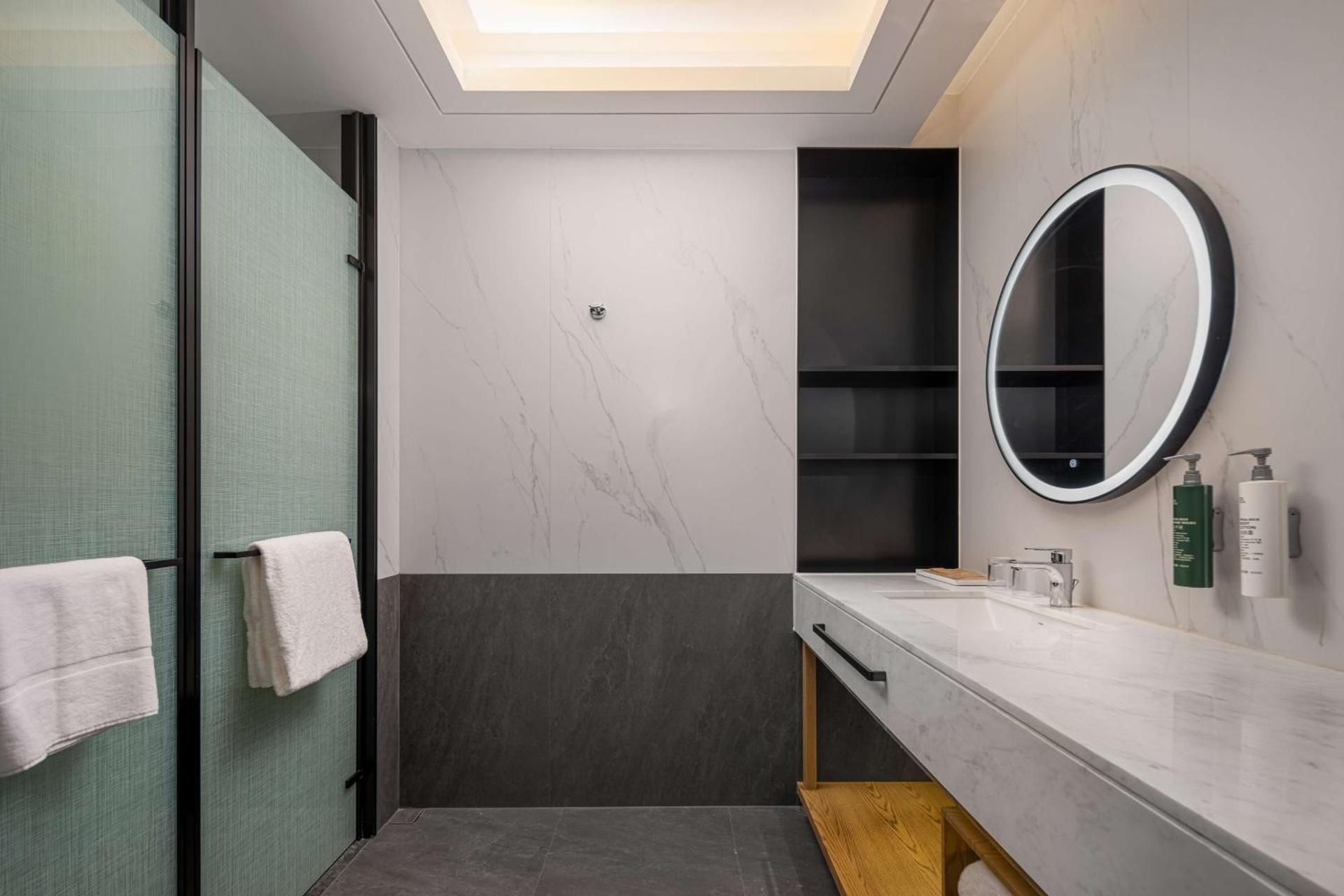 Hilton Garden Inn Ordos Kangbashi King Guest Room 2