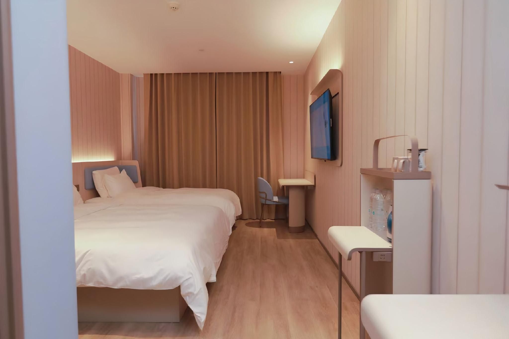 Huazhu - Suite With Twin Bed