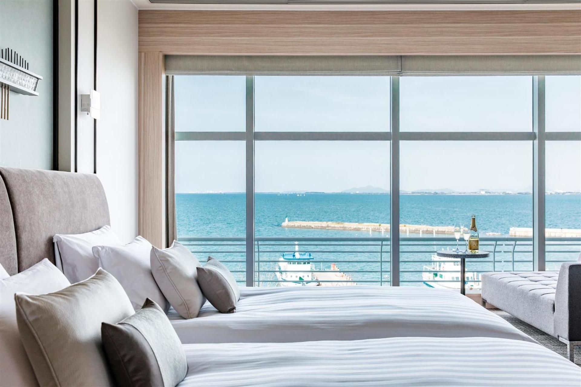 Vista Floor Premier Luxury Twin Room - 42 sqm, Non-Smoking
