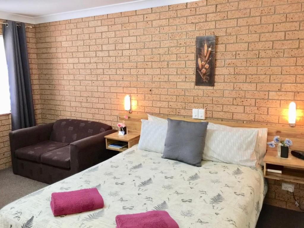 Deluxe Queen Suite