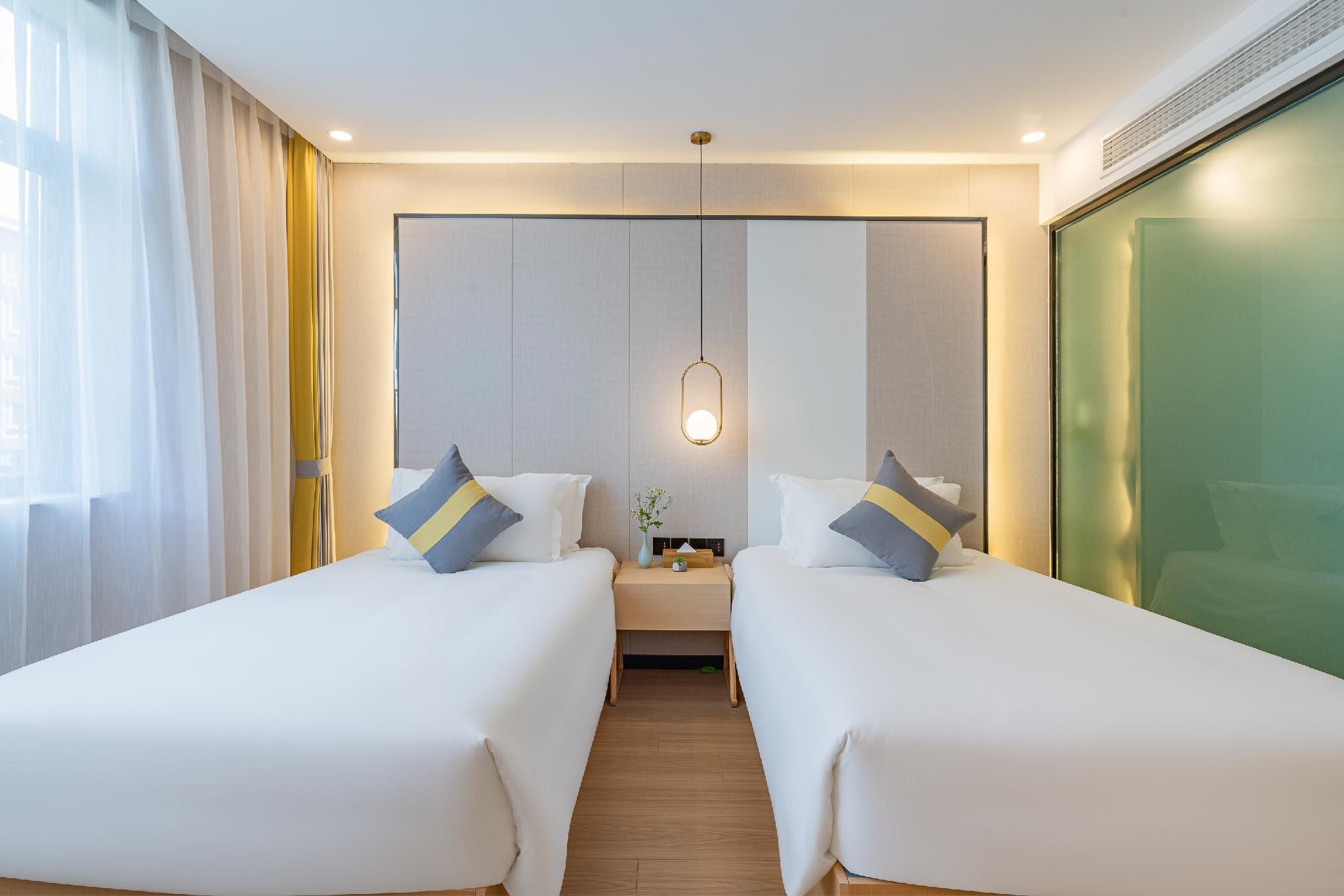 Rezen Select Hotel Mianyang Twin Room with Street View 2