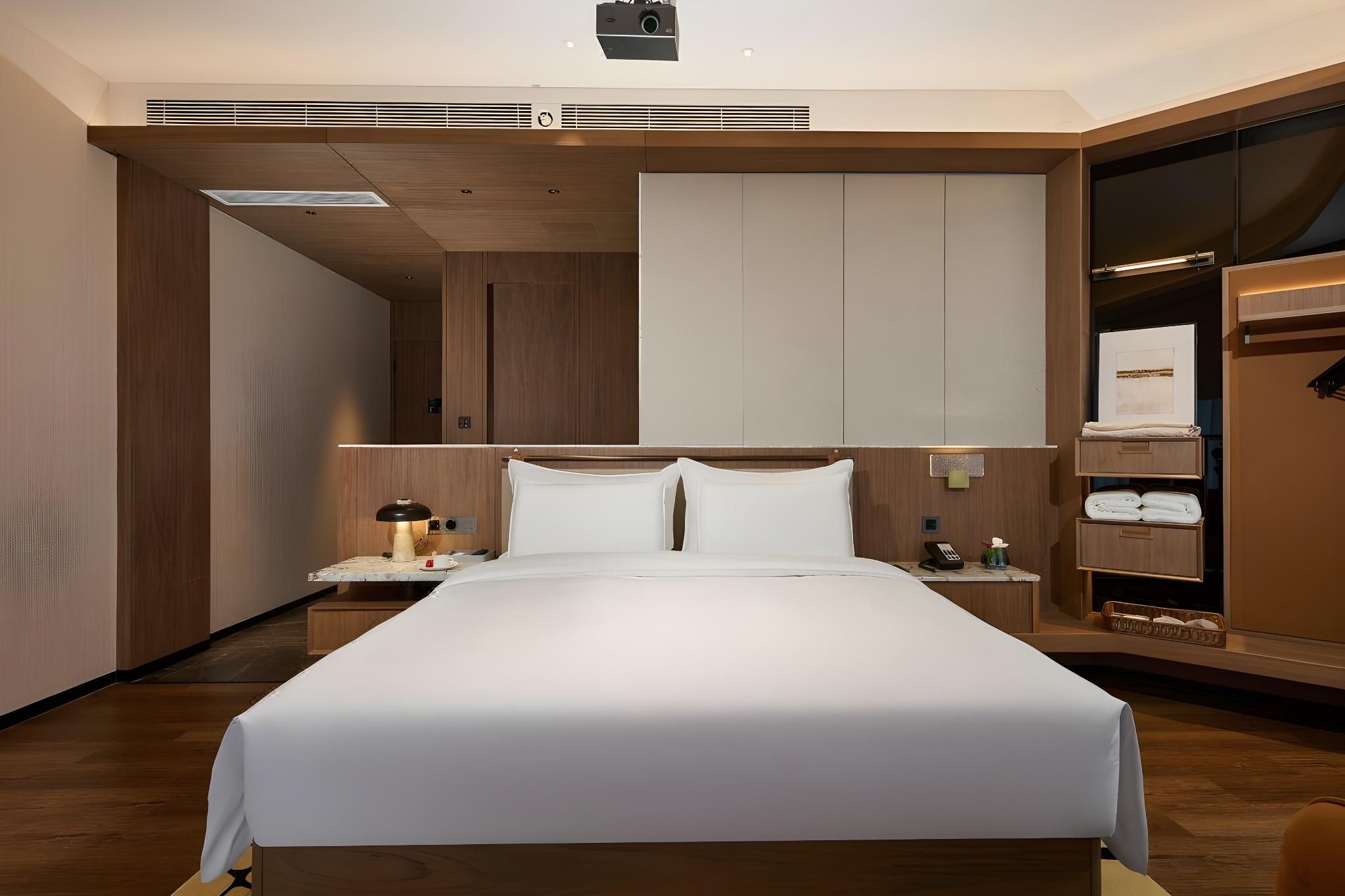 GTR - Guest Room with One 1.8M Bed