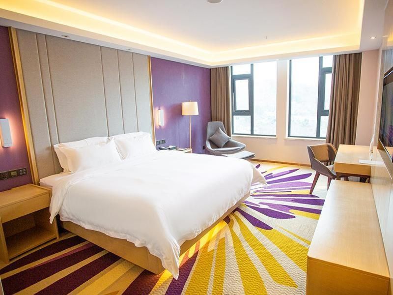 Standard Queen Size Bed Room