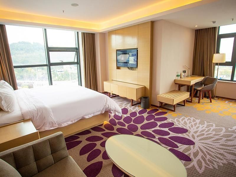 Lavande Hotel·Santai Chengbei Passenger Transport Center Binjiang Park Deluxe Suite