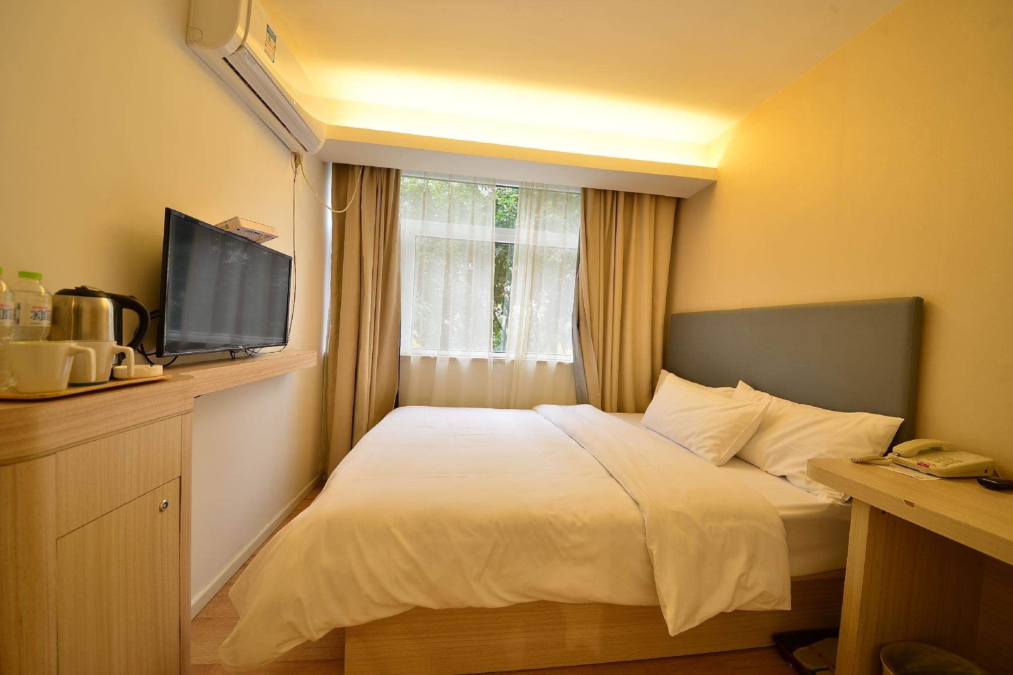 Huazhu - Room With Bed