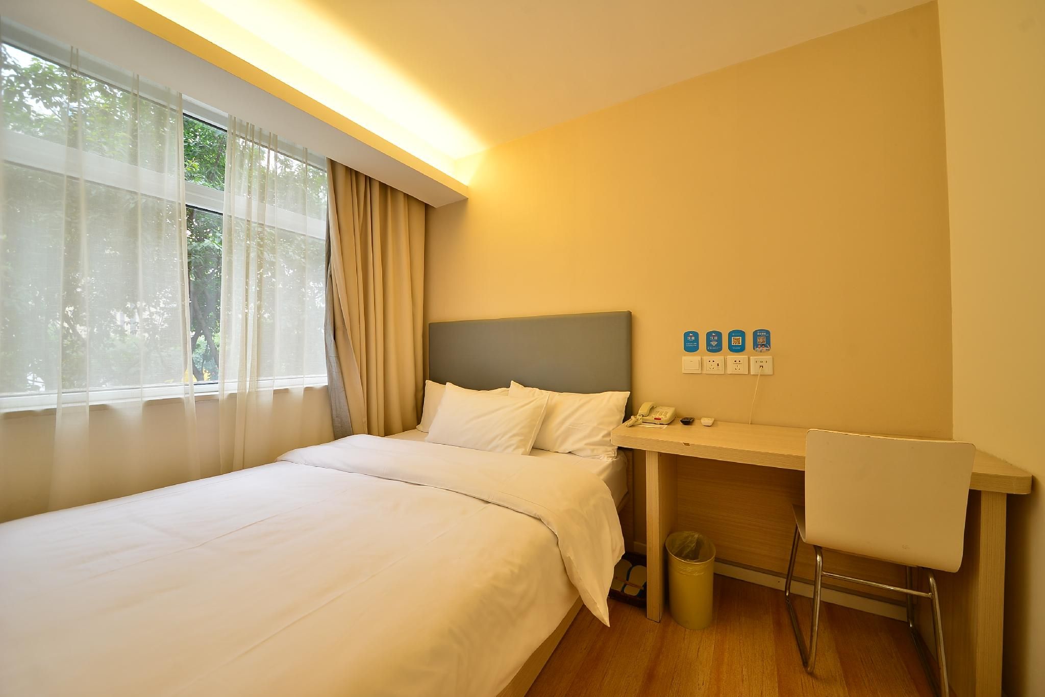 Huazhu - Room With Bed