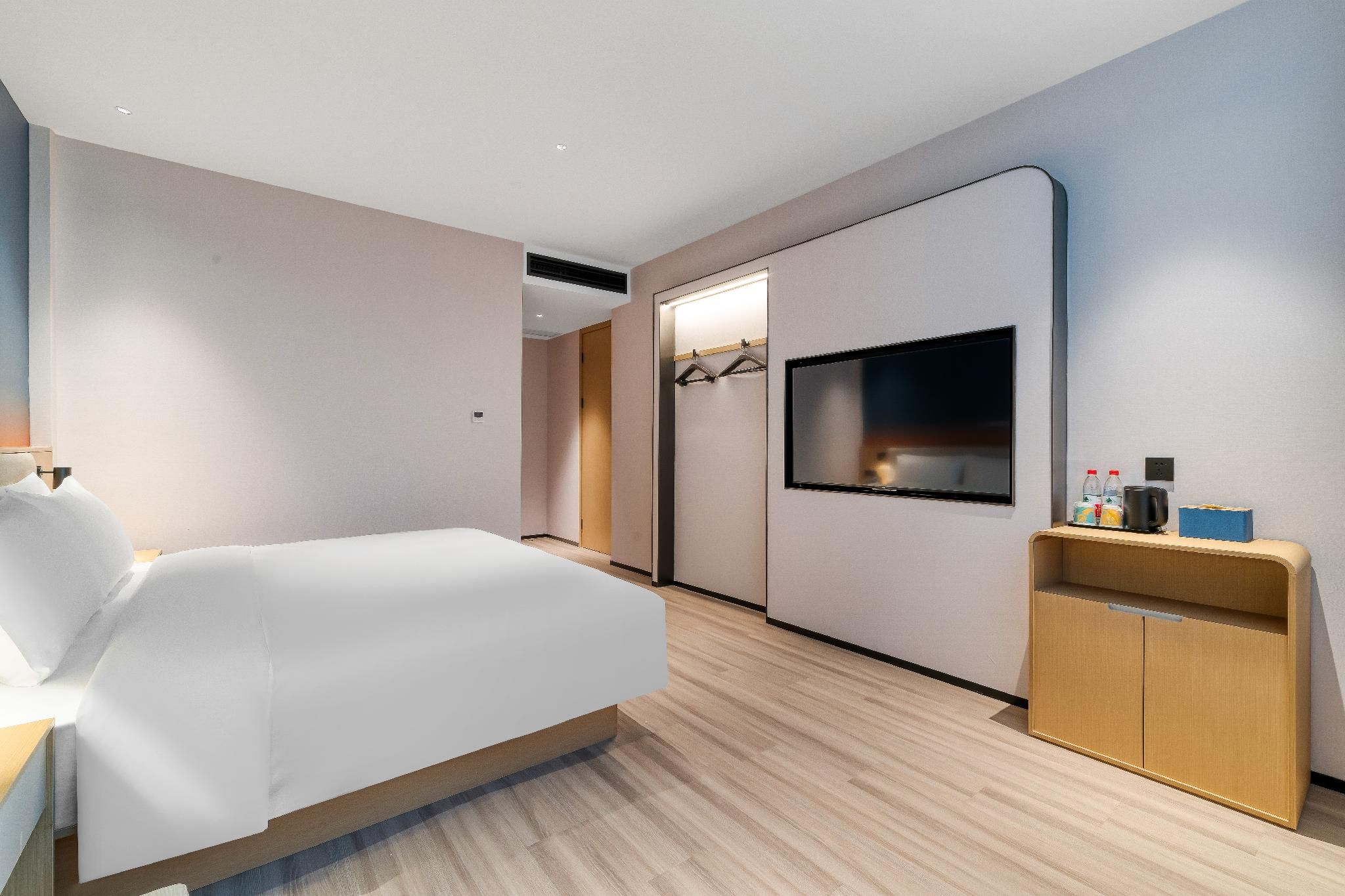 Huazhu - Two Bed Room Suite