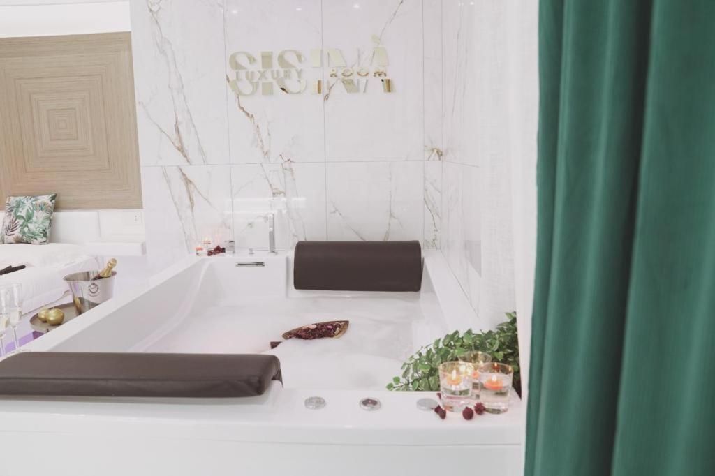 King Room with Spa Bath