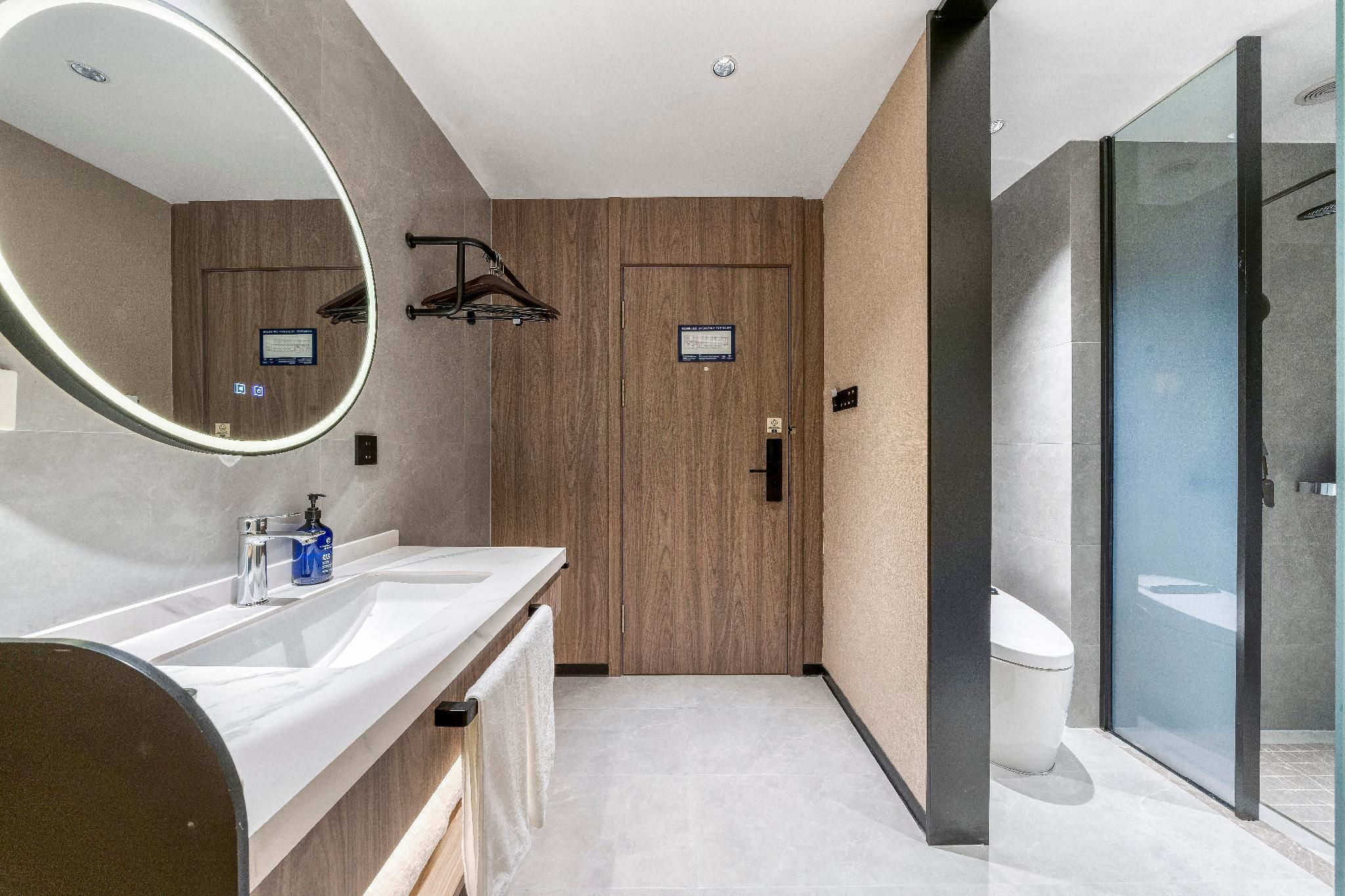 Huazhu - Suite With Twin Bed