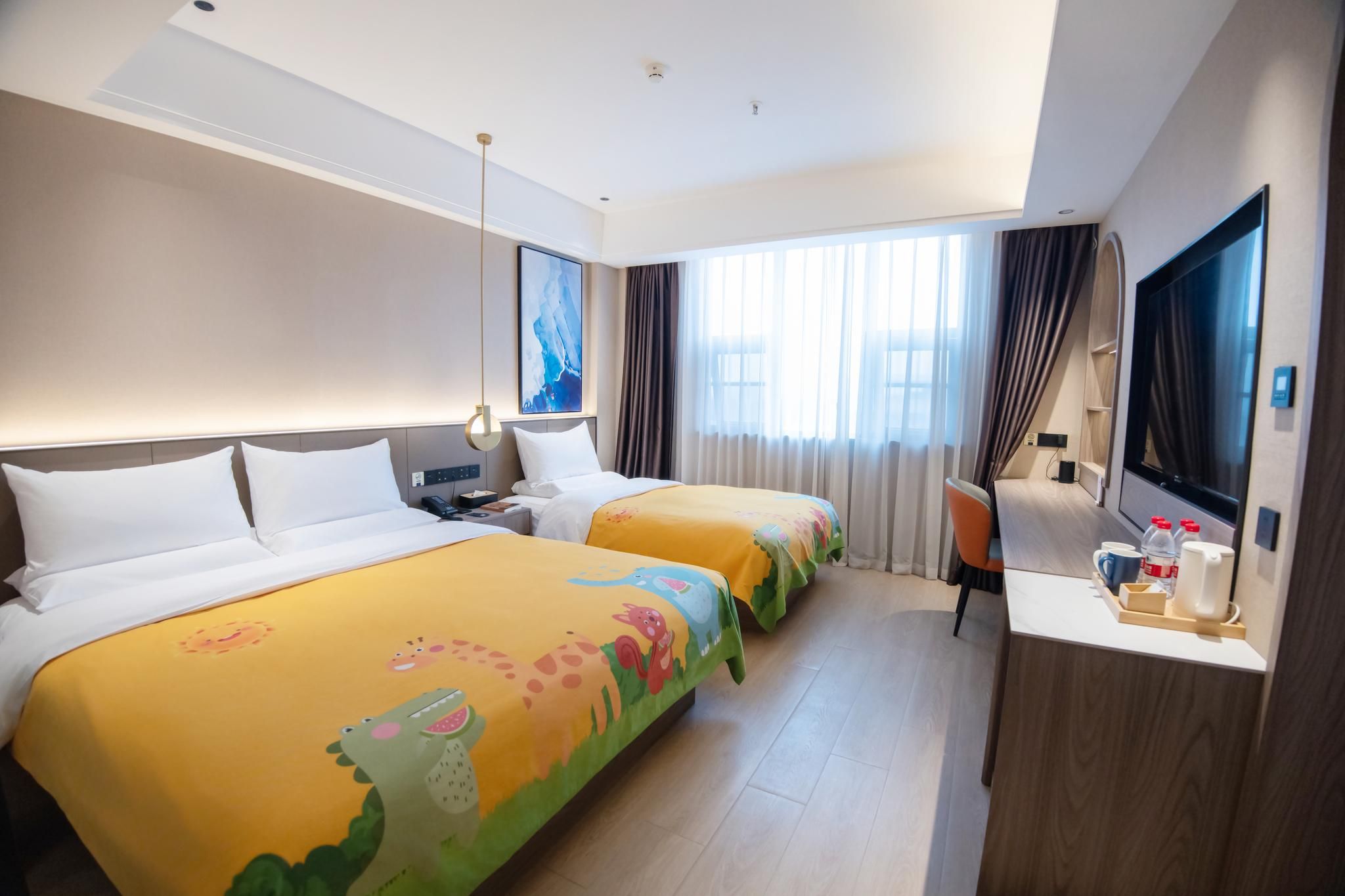 Huazhu - Suite With Twin Bed