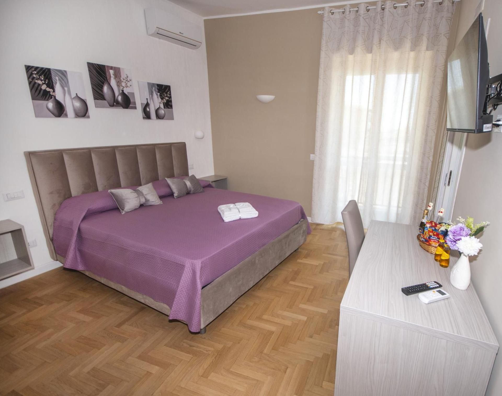 Large Double or Twin Room