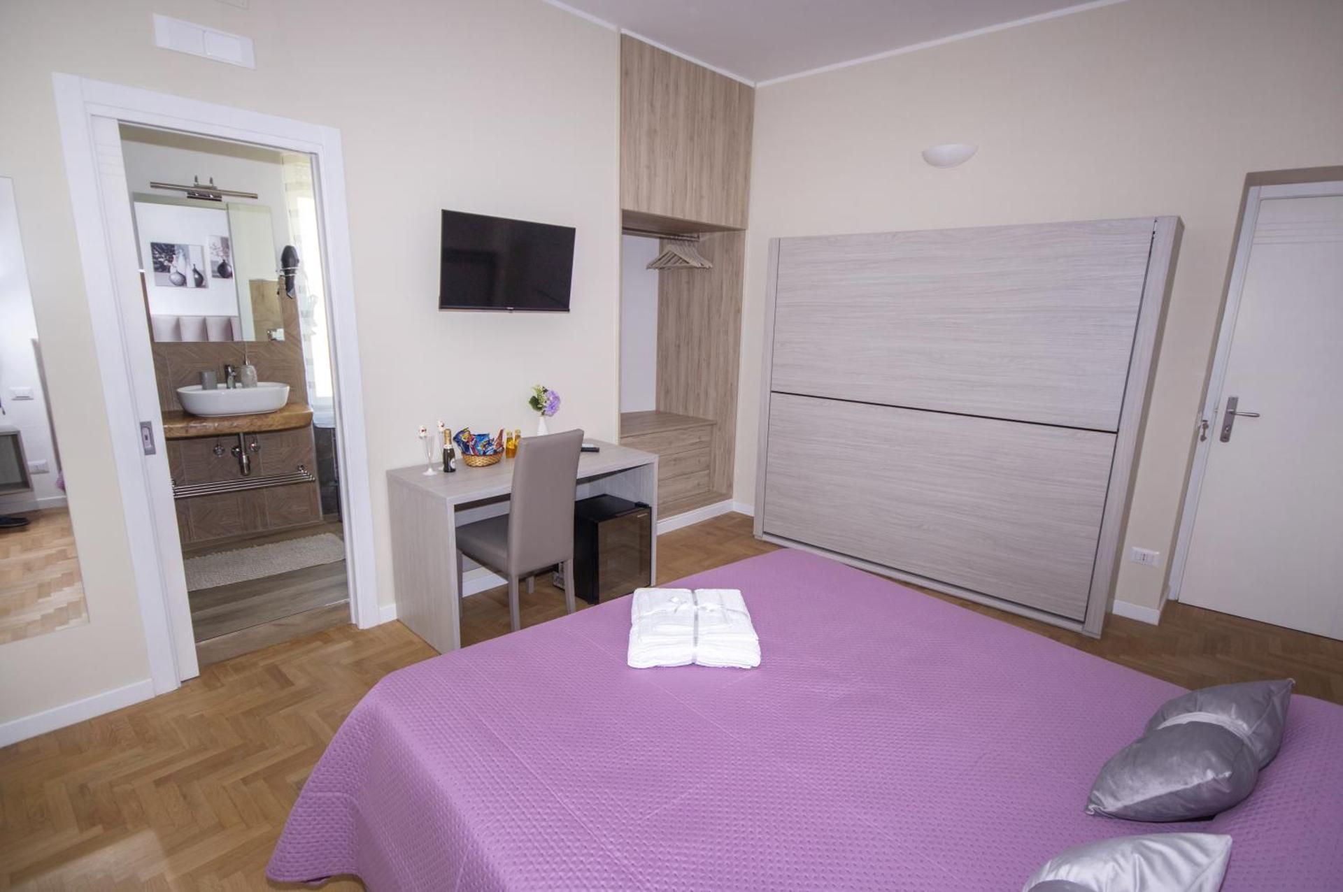 Large Double or Twin Room