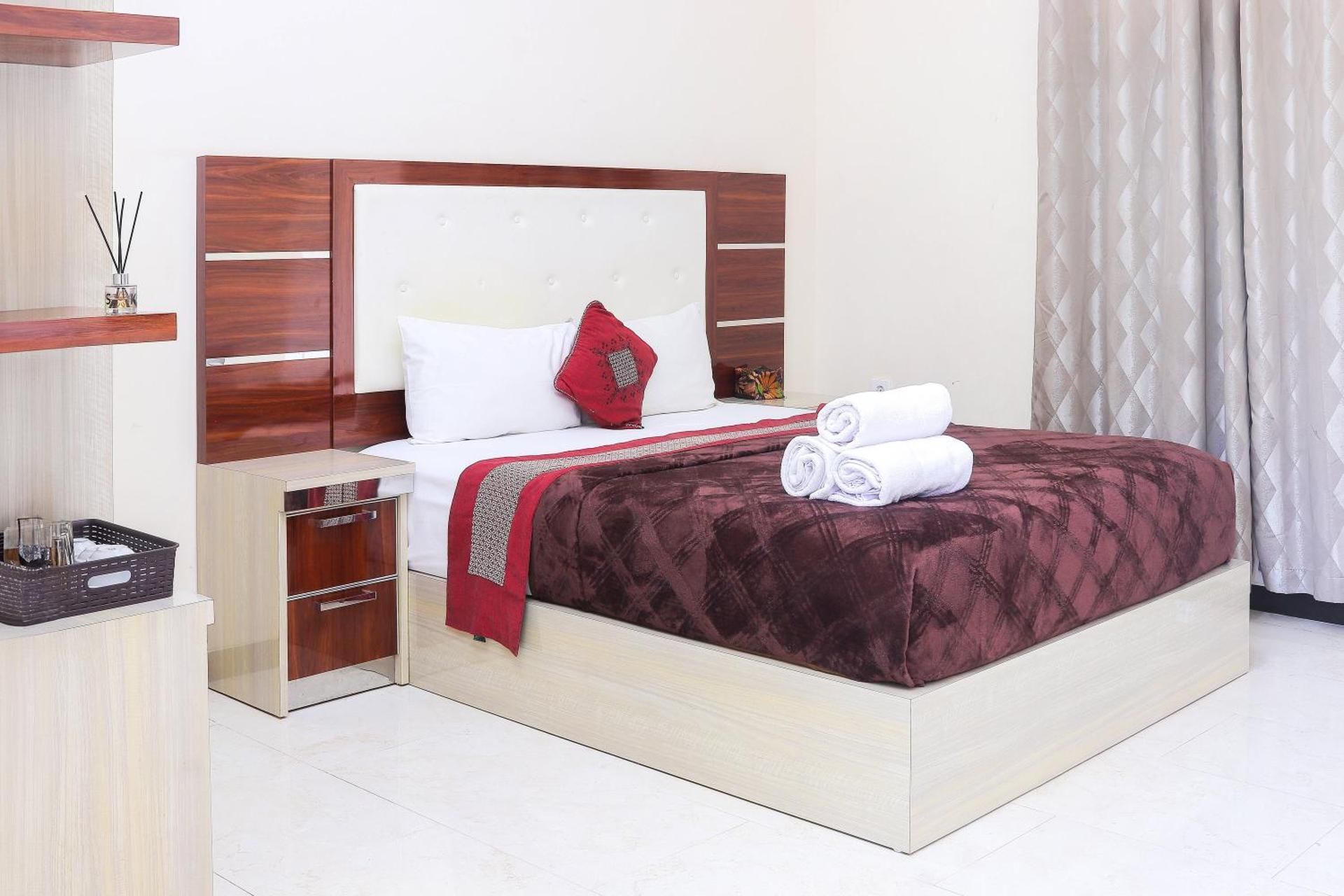 Family Room with Garden View