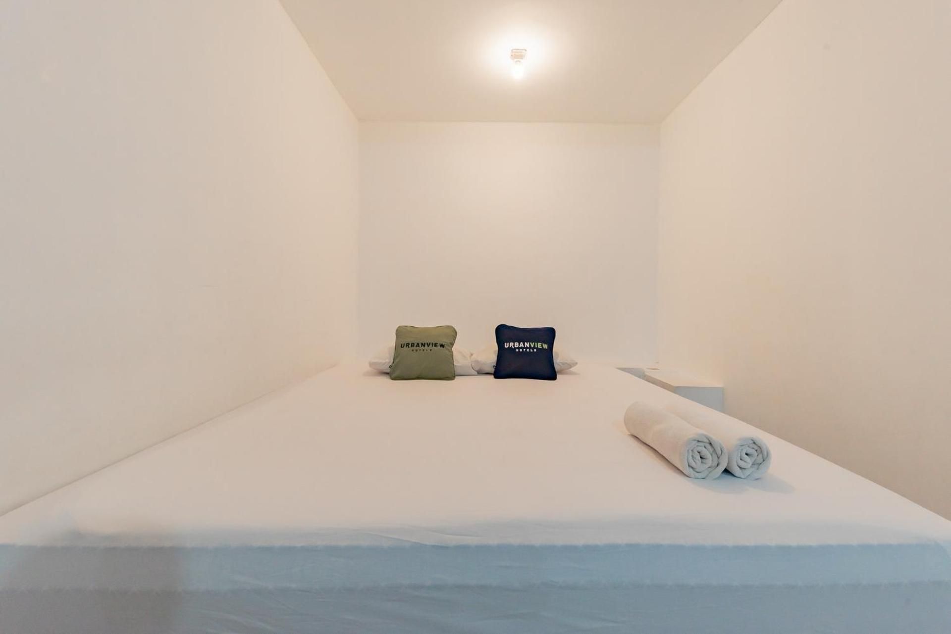 Urbanview Hotel 99 Syariah Banjarbaru by RedDoorz Economy Double Room