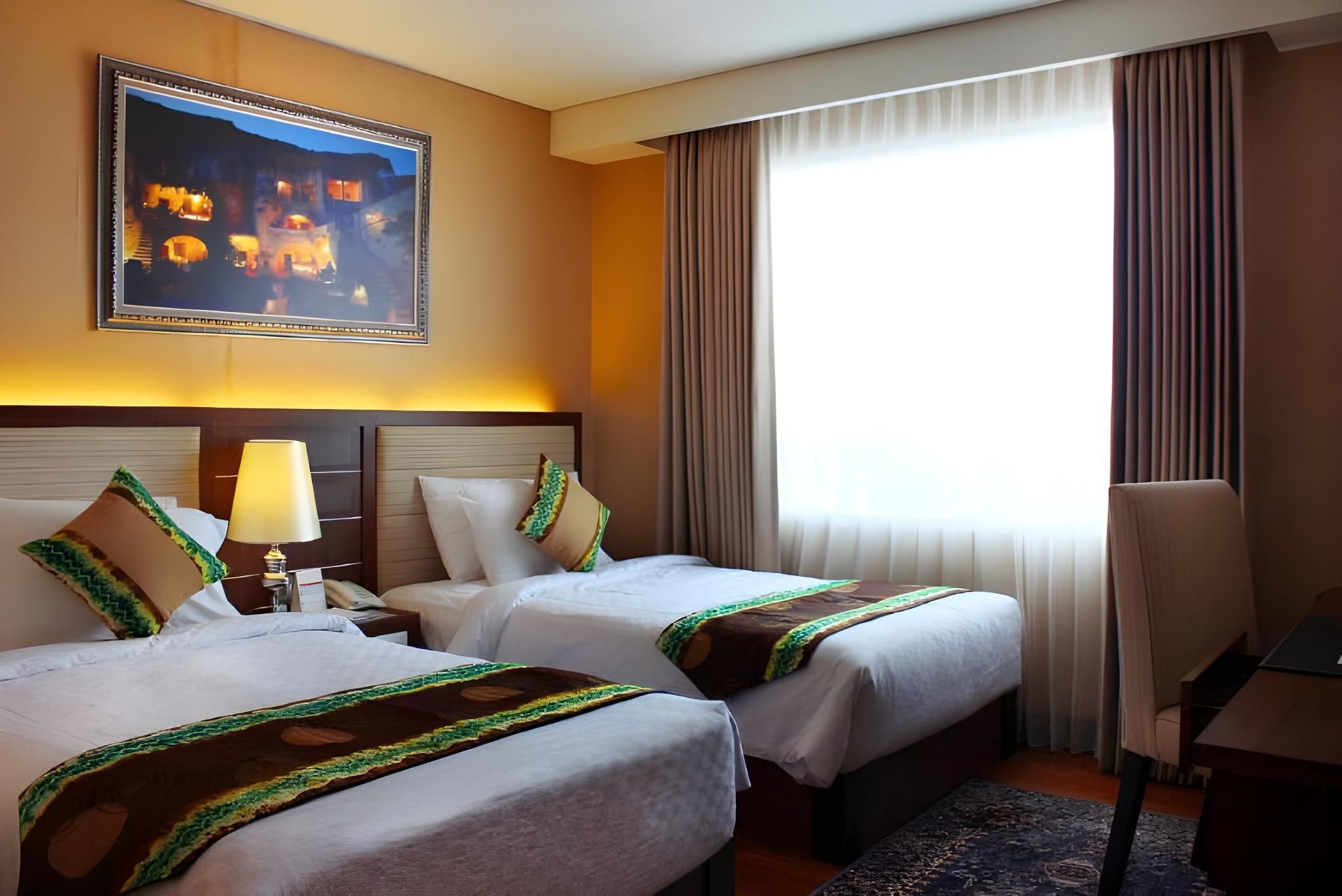 Grand Qin Hotel Syariah Deluxe Twin Non Smoking 3