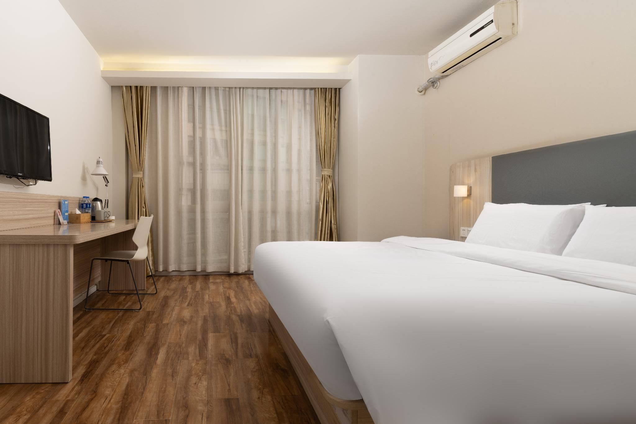 Huazhu - Room With Bed