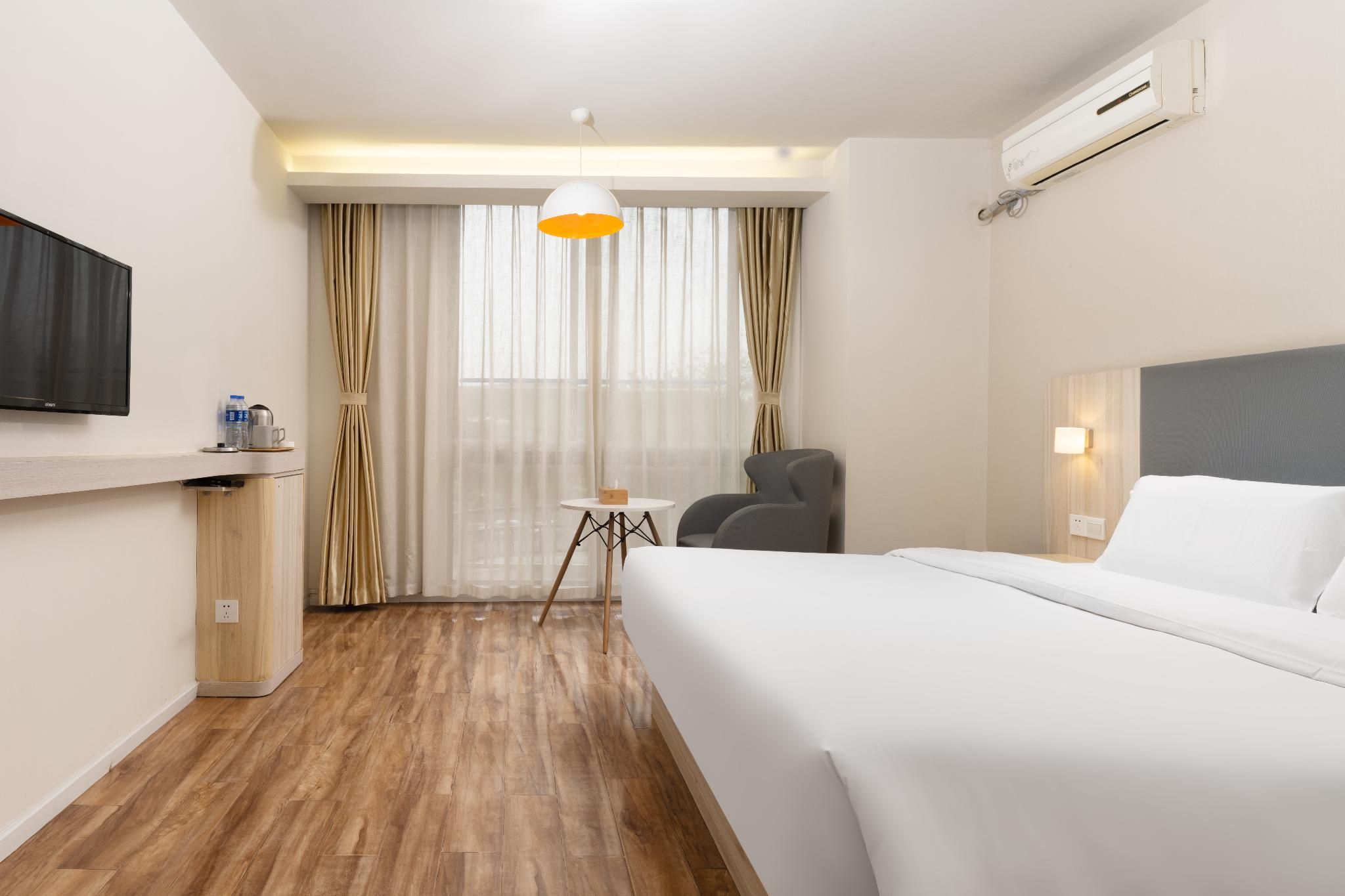 Huazhu - Room With Bed