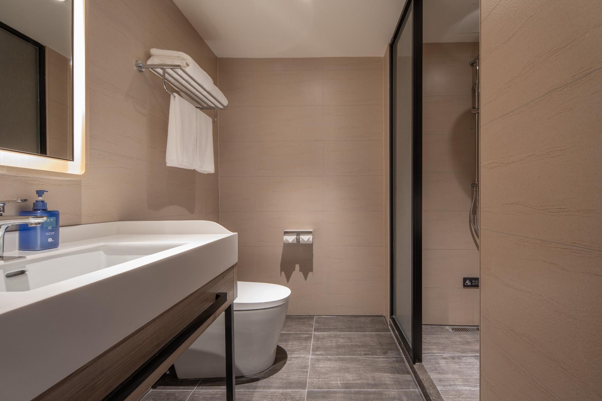 Landscape Queen Room